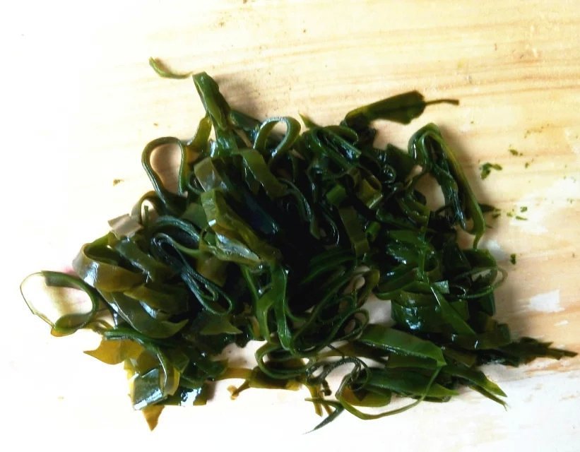 排毒養顏的食療養生湯---海帶綠豆玫瑰杏仁湯的做法 步骤3