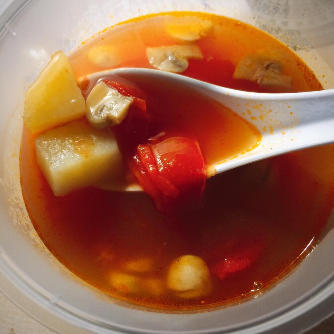 電飯鍋版番茄土豆蘑菇湯的做法 步骤3