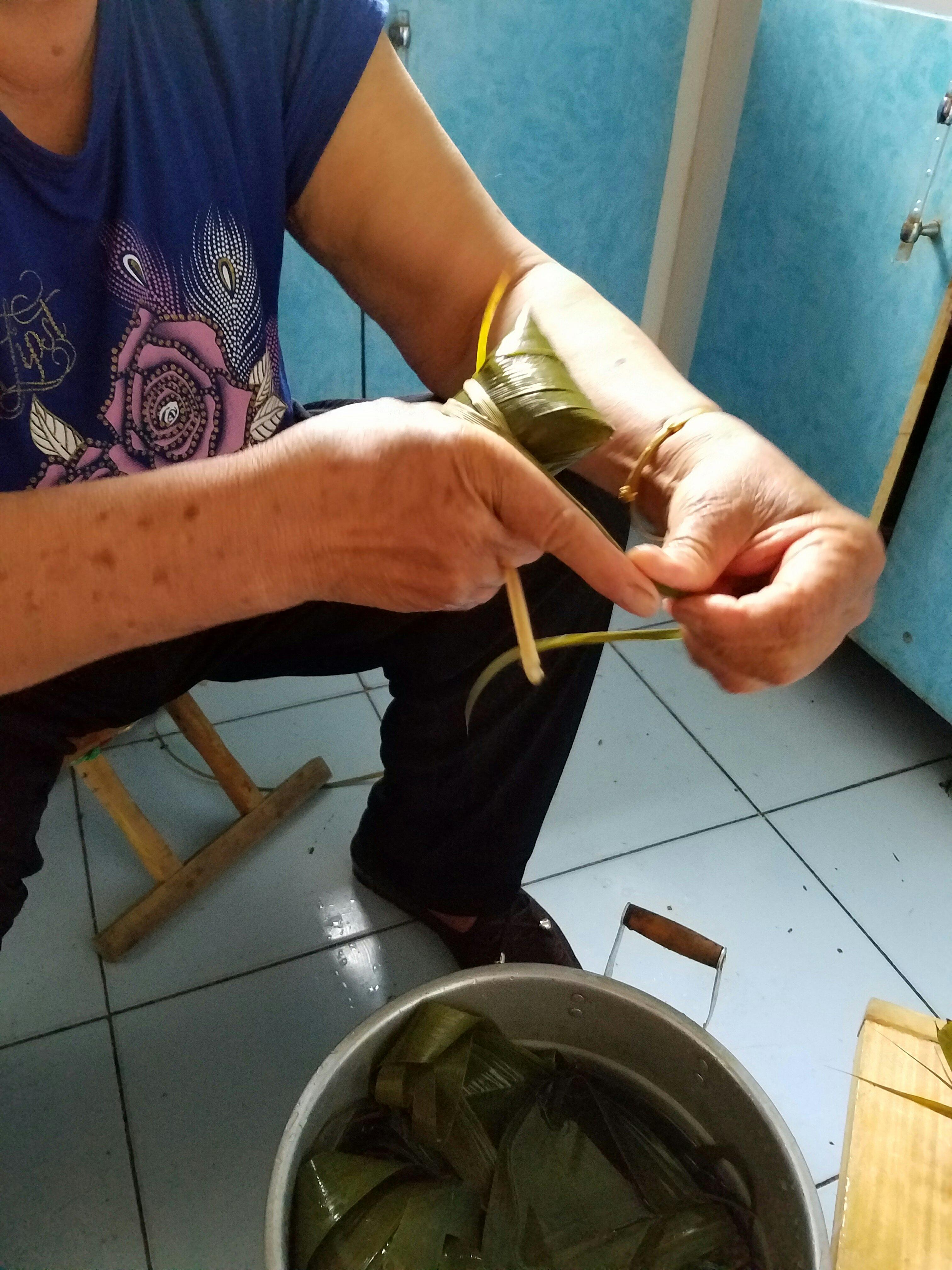 記錄70歲老媽包粽子的做法 步骤11