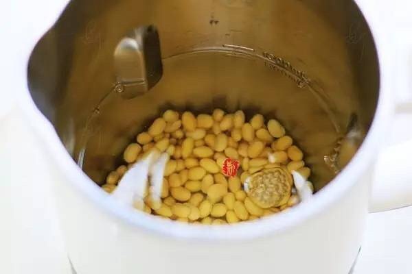 豆漿龜苓膏的做法 步骤2