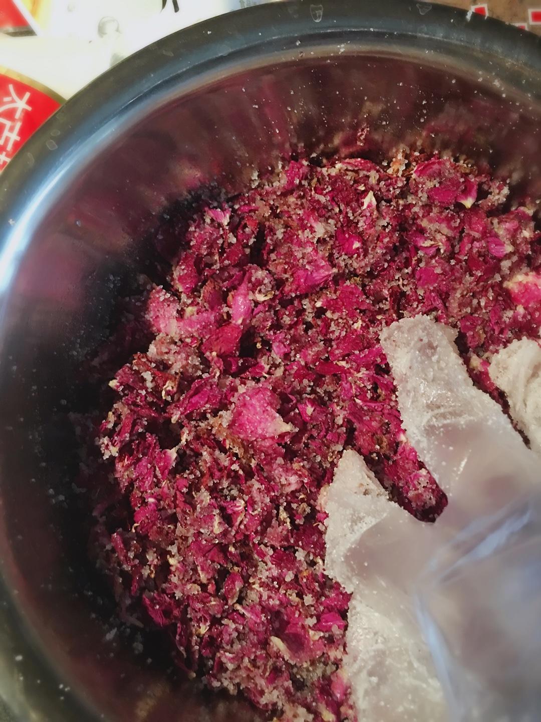自制玫瑰糖稀玫瑰醬的做法 步骤4