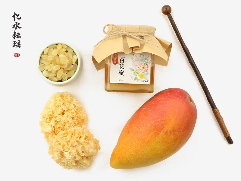 芒果冰水晶（銀耳、皁角米、芒果、蜂蜜）的做法 步骤1