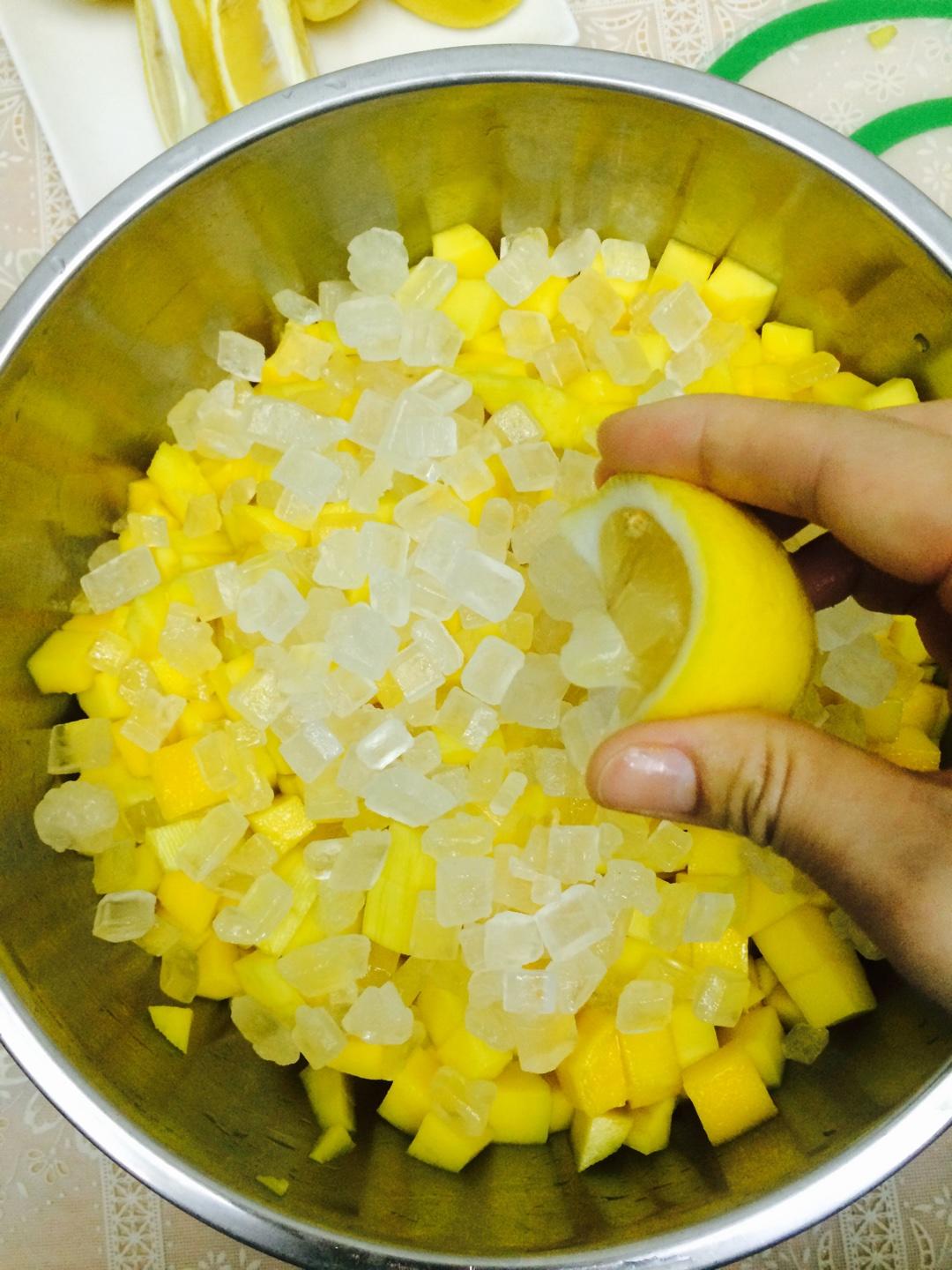 手工芒果果醬的做法 步骤2