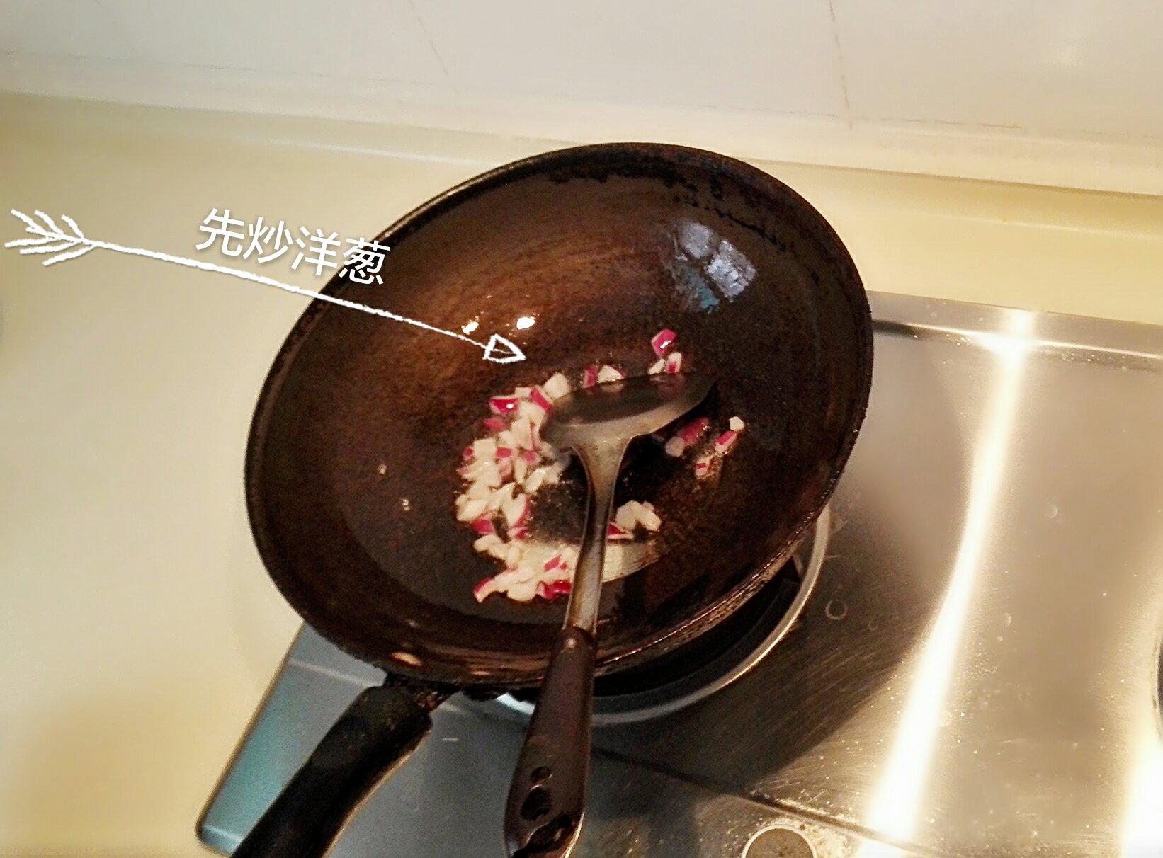 Jessice&Krystal 牌三文魚辣白菜炒飯的做法 步骤2