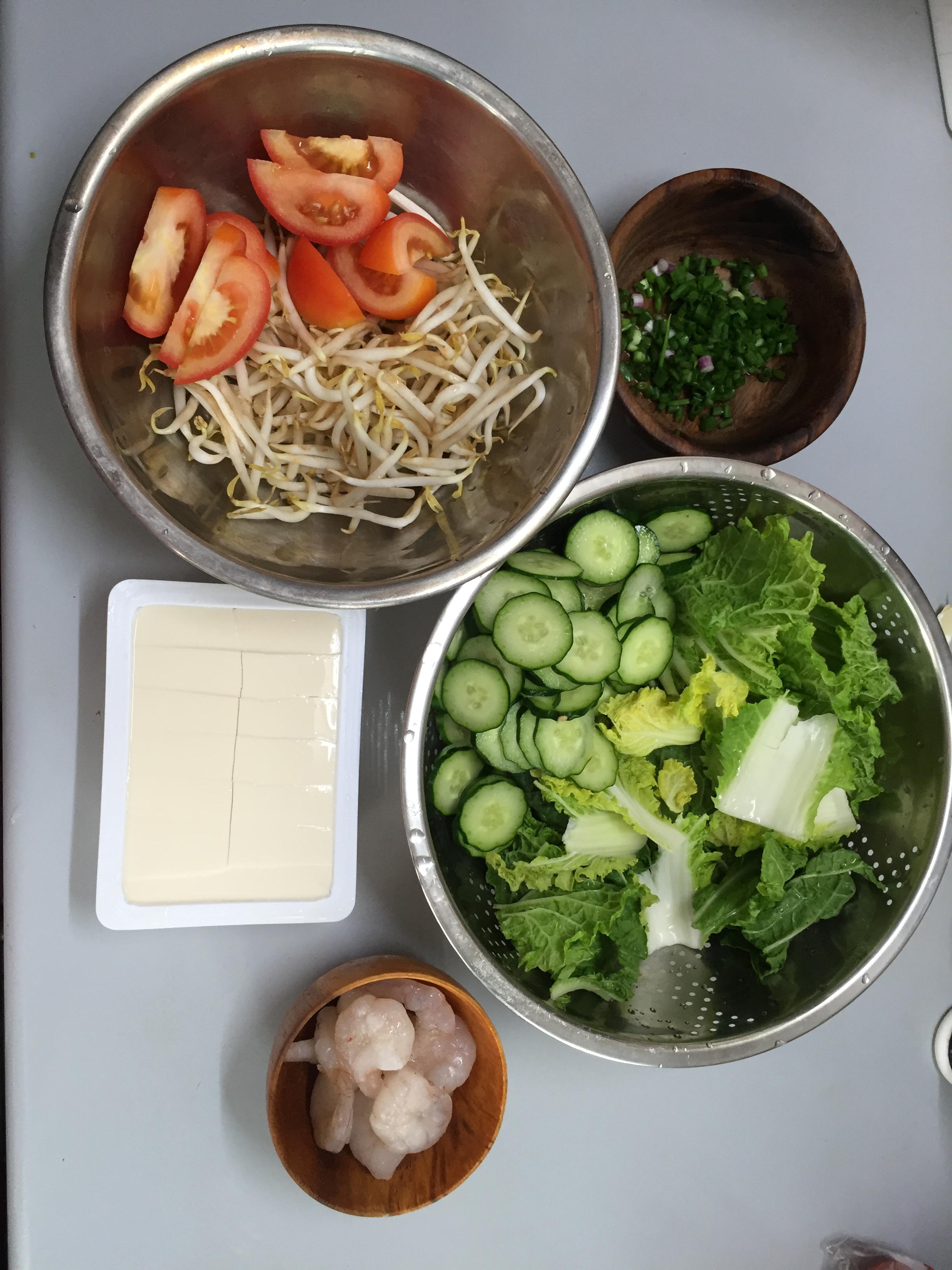 【健康瘦身】超級好吃的蝦仁蔬菜湯的做法 步骤2