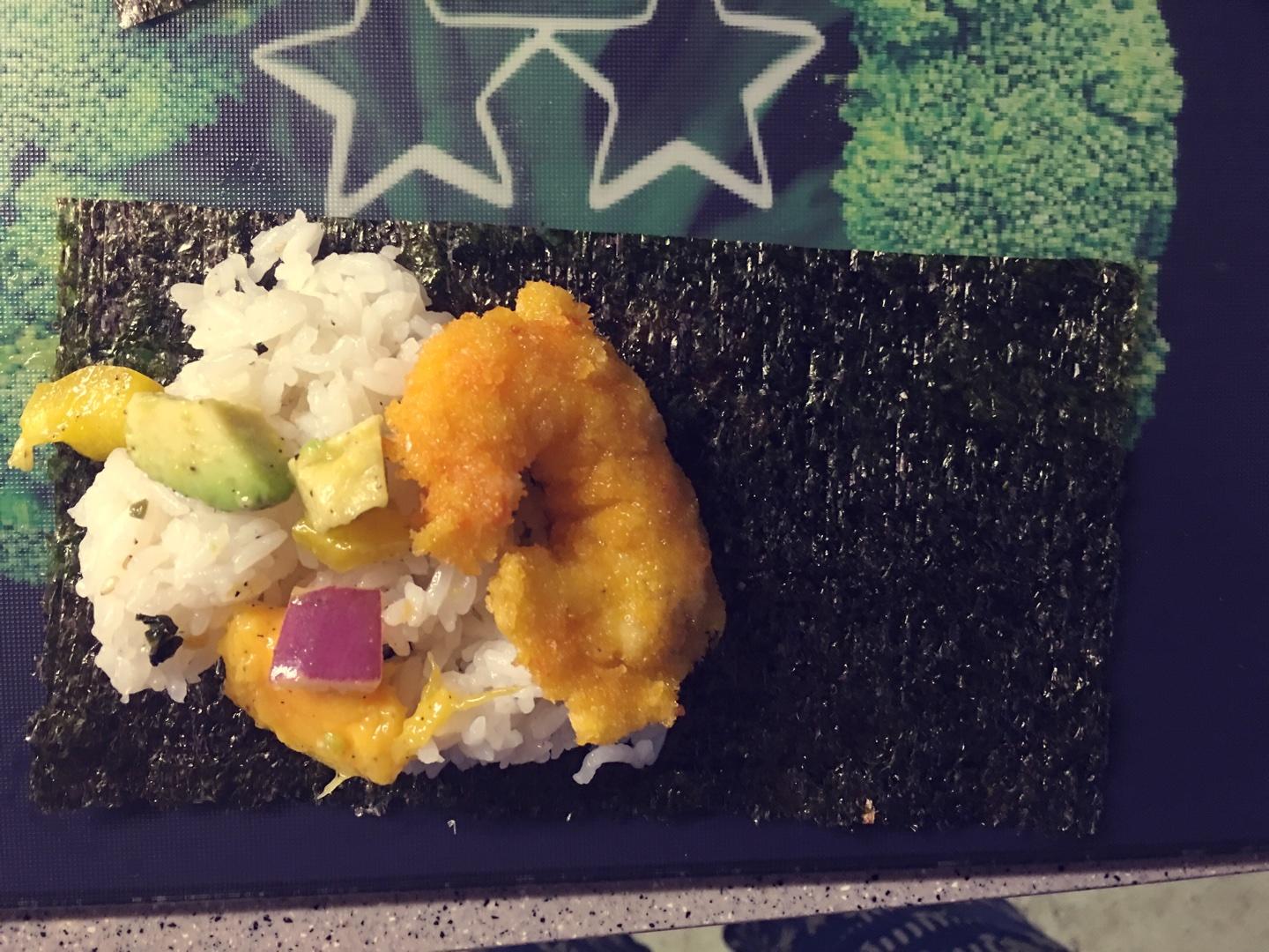 炸蝦芒果沙拉手卷壽司的做法 步骤6