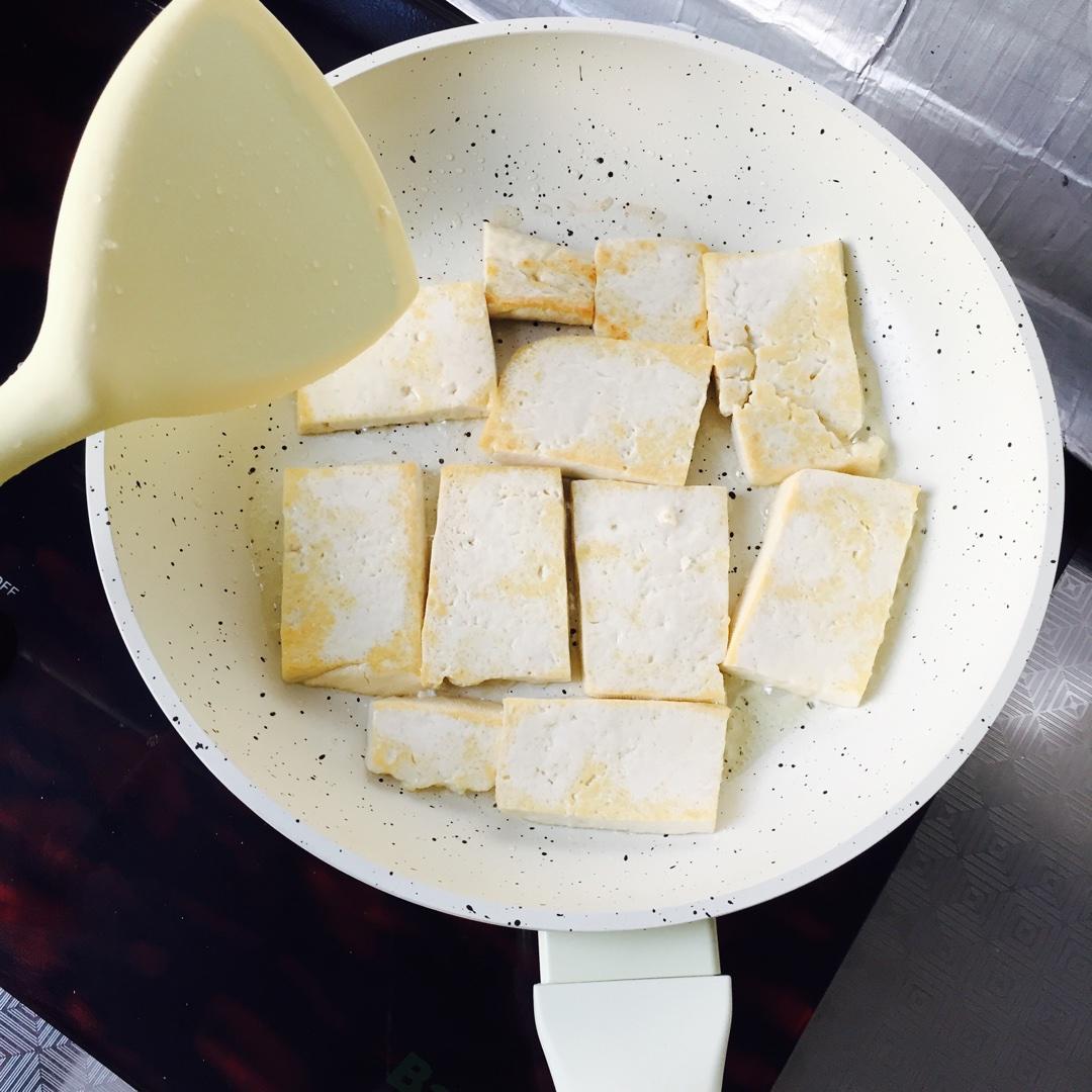 煎豆腐（無油版）的做法 步骤2
