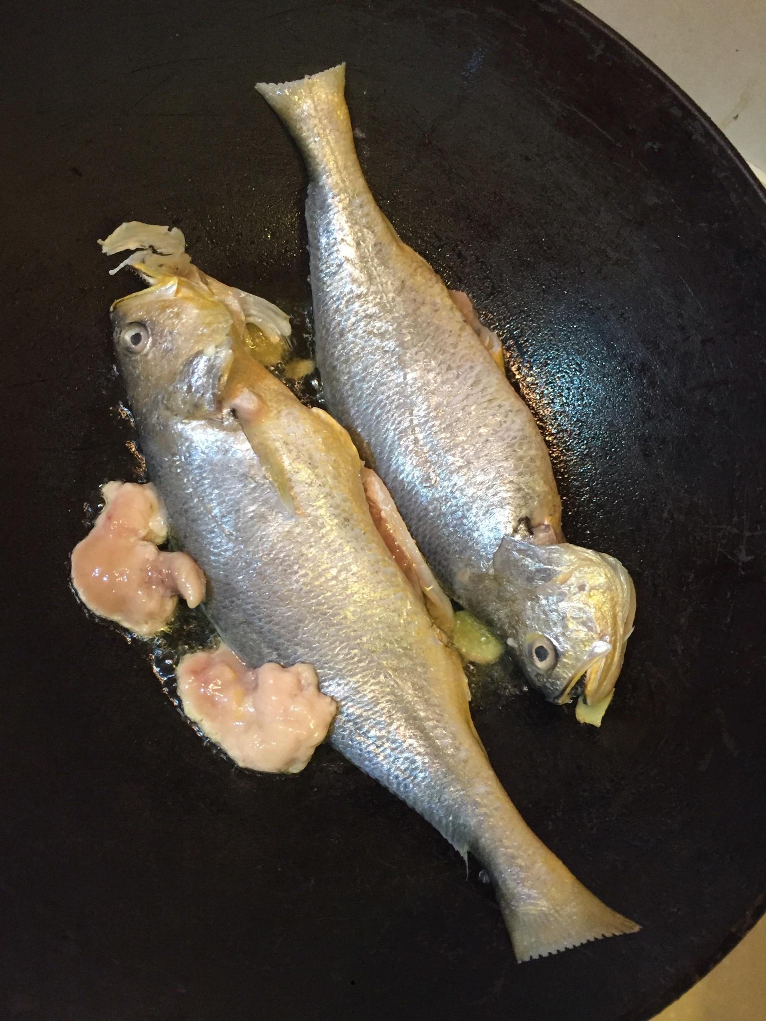 紅燒黃魚的做法 步骤1