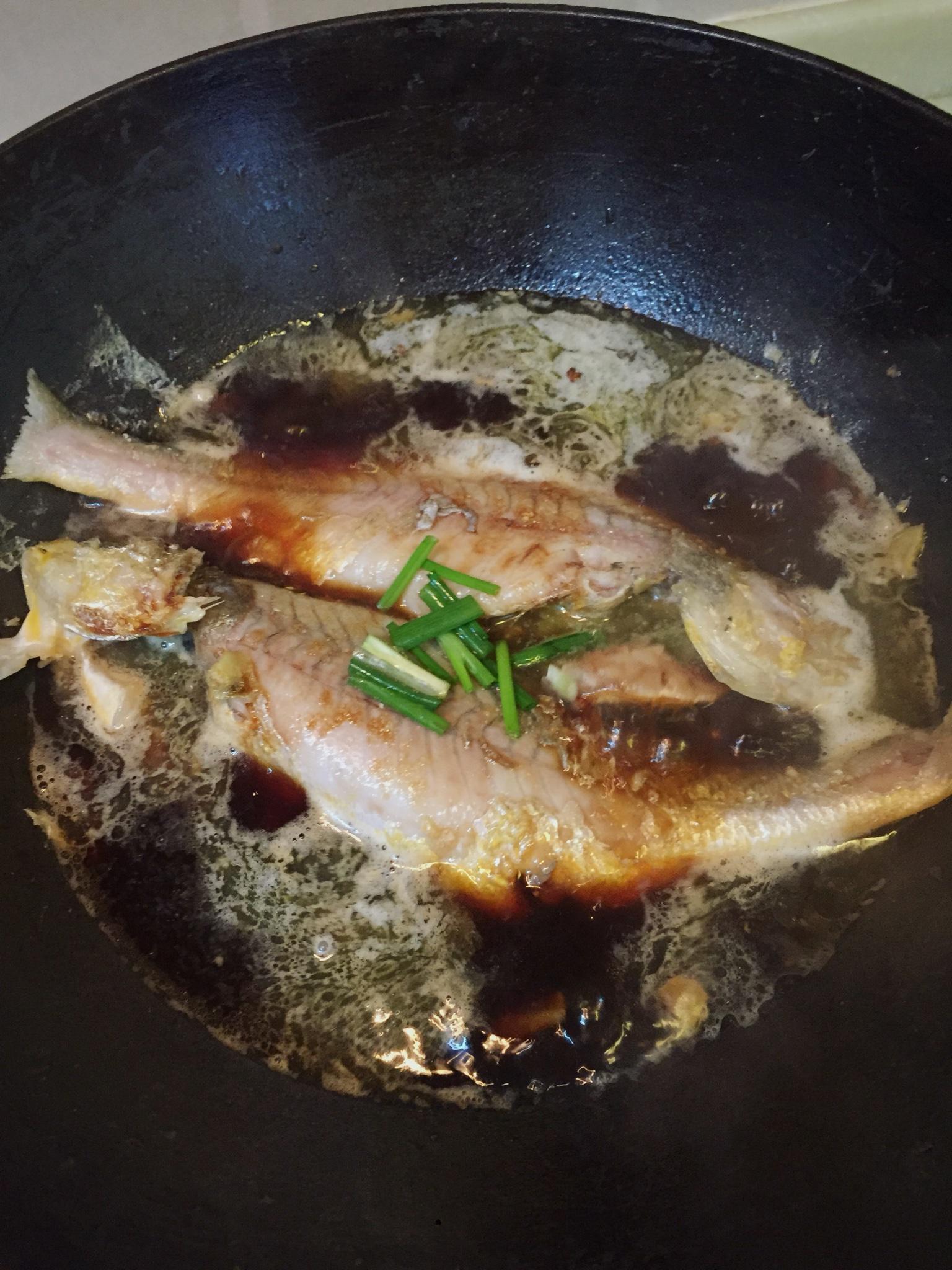 紅燒黃魚的做法 步骤2
