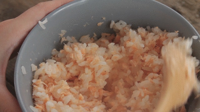 太陽貓早餐 | 清淡無負擔三文魚壽司卷的做法 步骤3