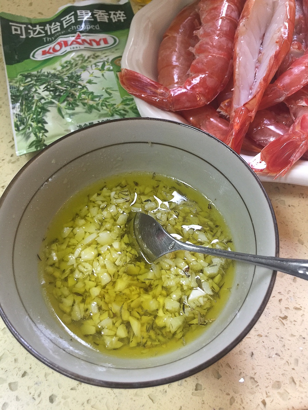 橄欖油煎蒜蓉阿根廷紅蝦的做法 步骤3
