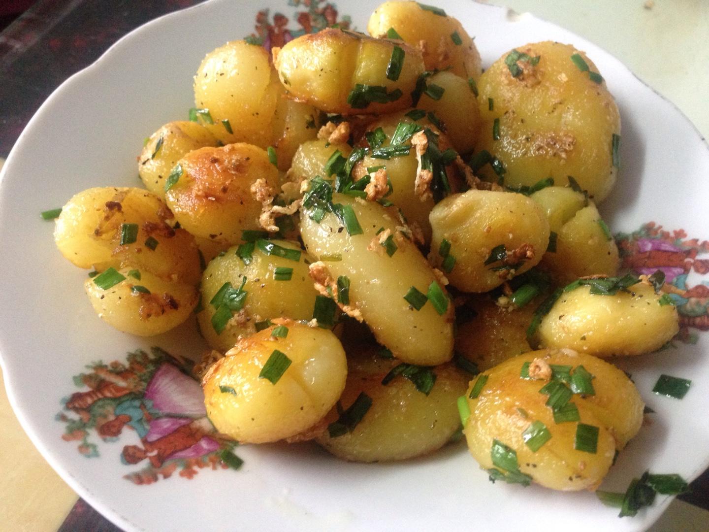 蒜沫香煎小土豆的做法 步骤3
