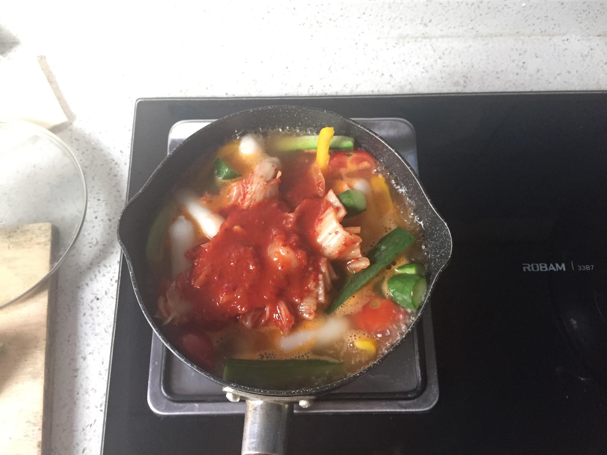 韓國泡菜鍋的做法 步骤2