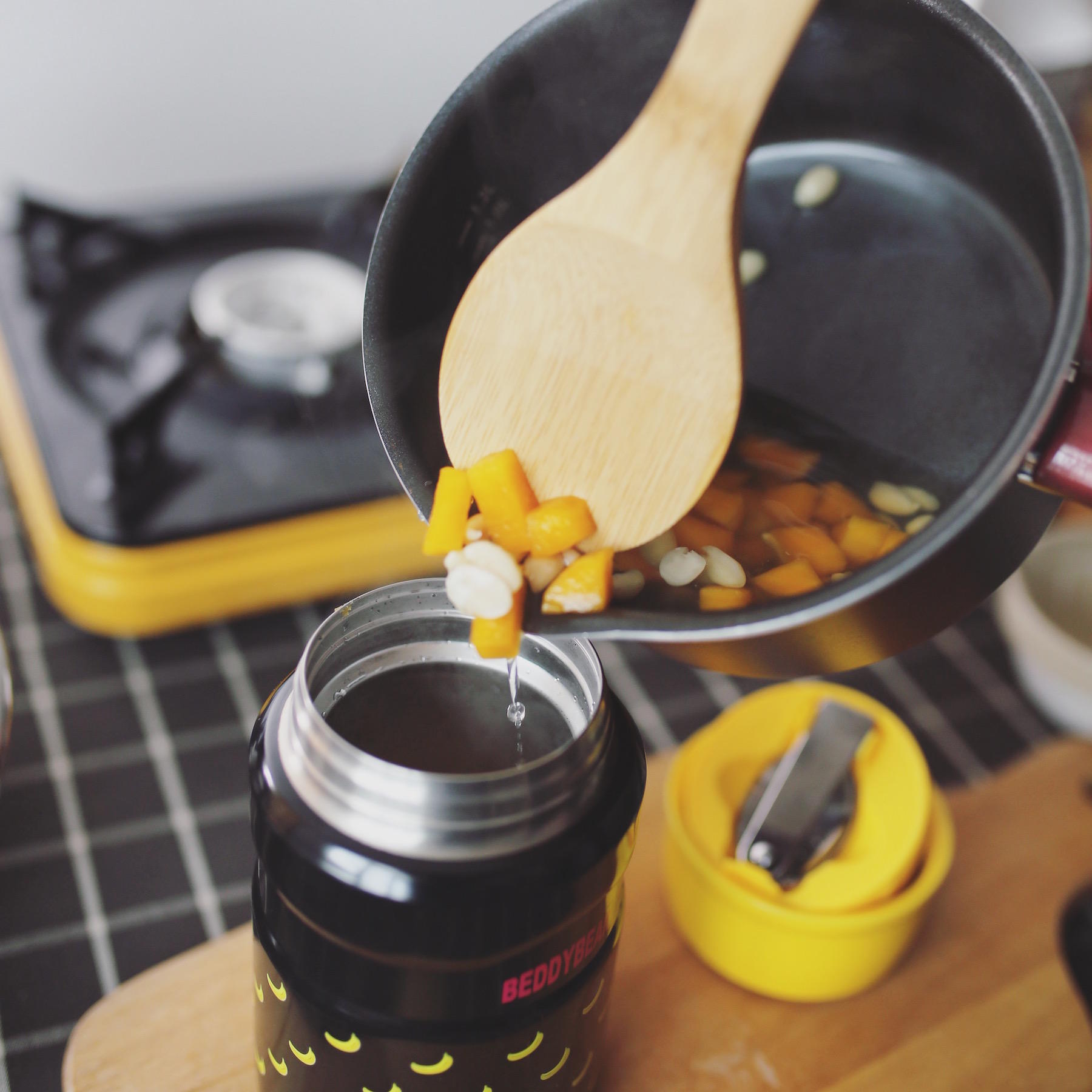 甜而不膩的番薯花生湯之杯具熊燜燒罐做法的做法 步骤4