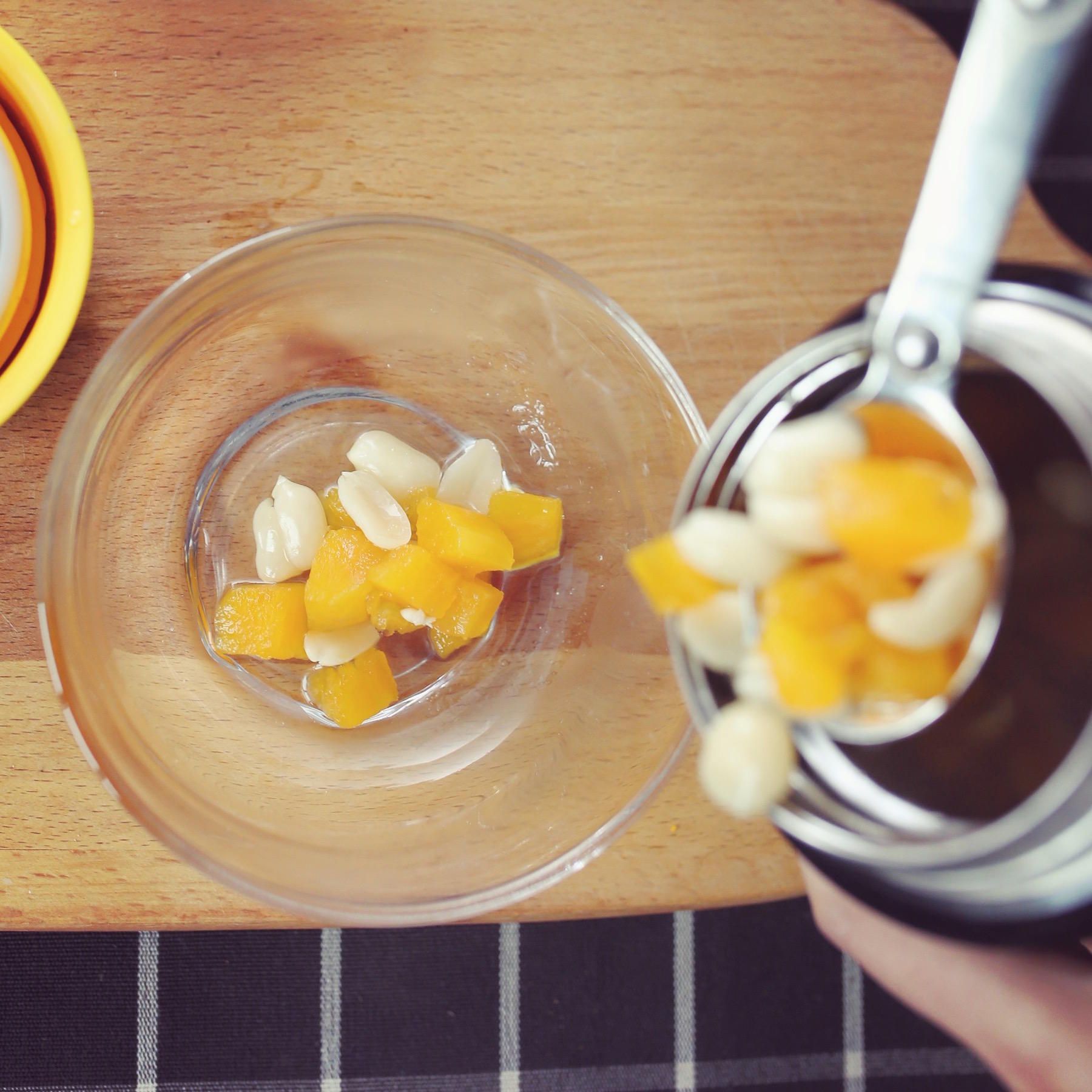 甜而不膩的番薯花生湯之杯具熊燜燒罐做法的做法 步骤7