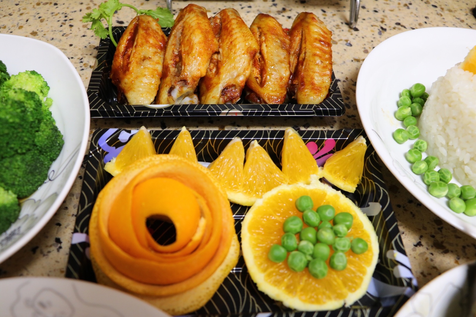 今日午餐分享：清蒸武昌魚、香辣雞翅、酸辣土豆絲、蠔油花菜、橙子。的做法 步骤5