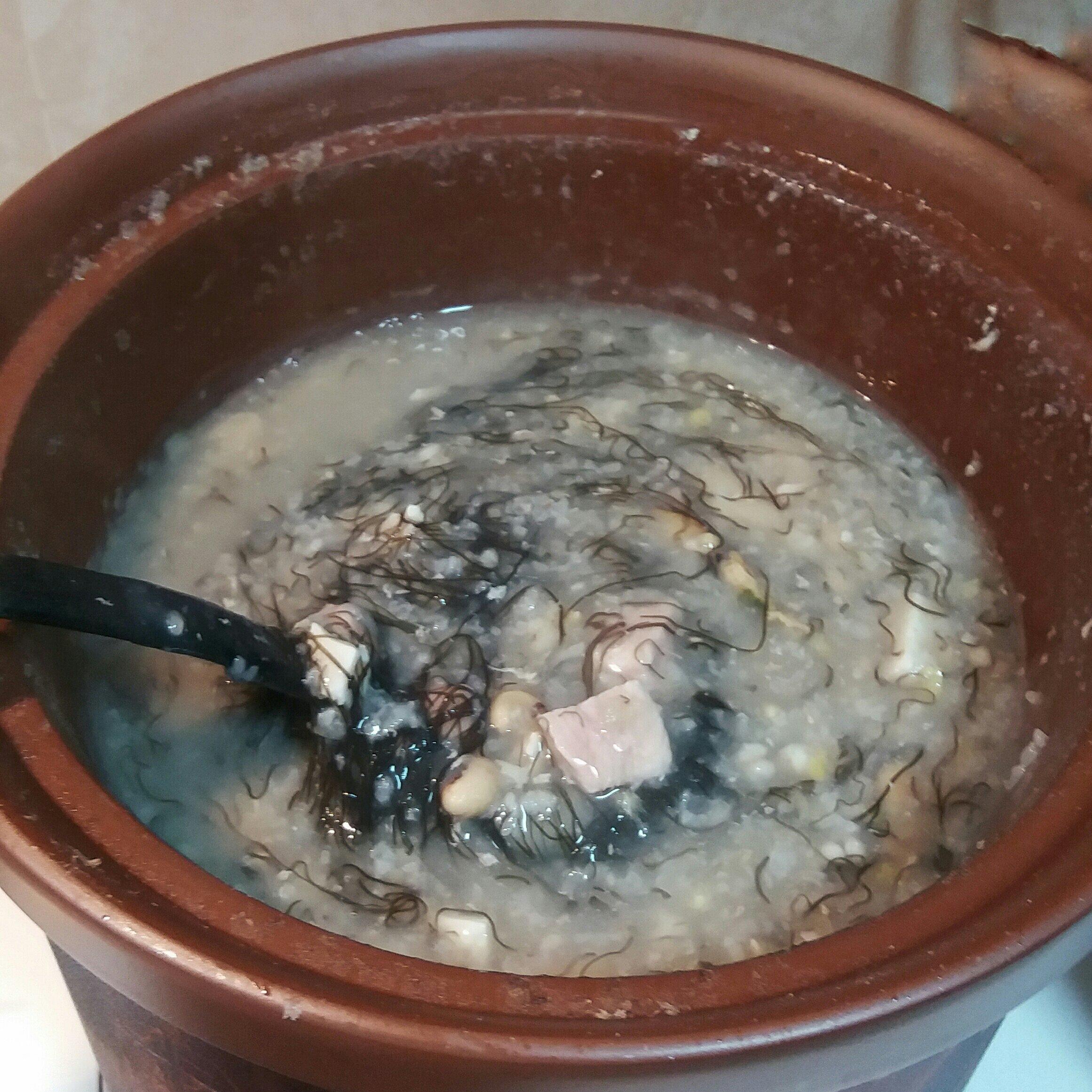 髮菜淡菜眉豆鹹蛋白肉粥的做法 步骤6
