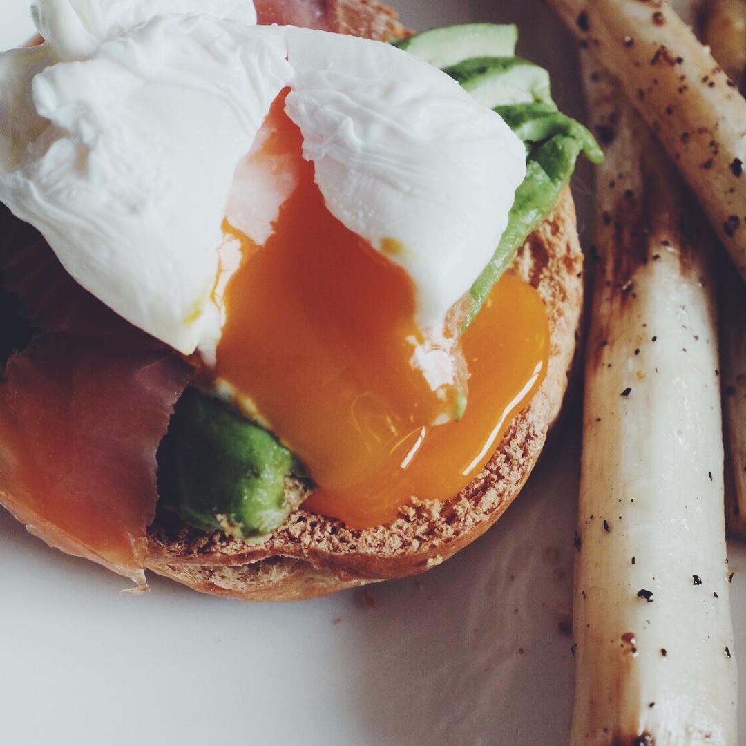 早餐｜從撩撥一隻蛋開始 #poachedegg的做法 步骤3