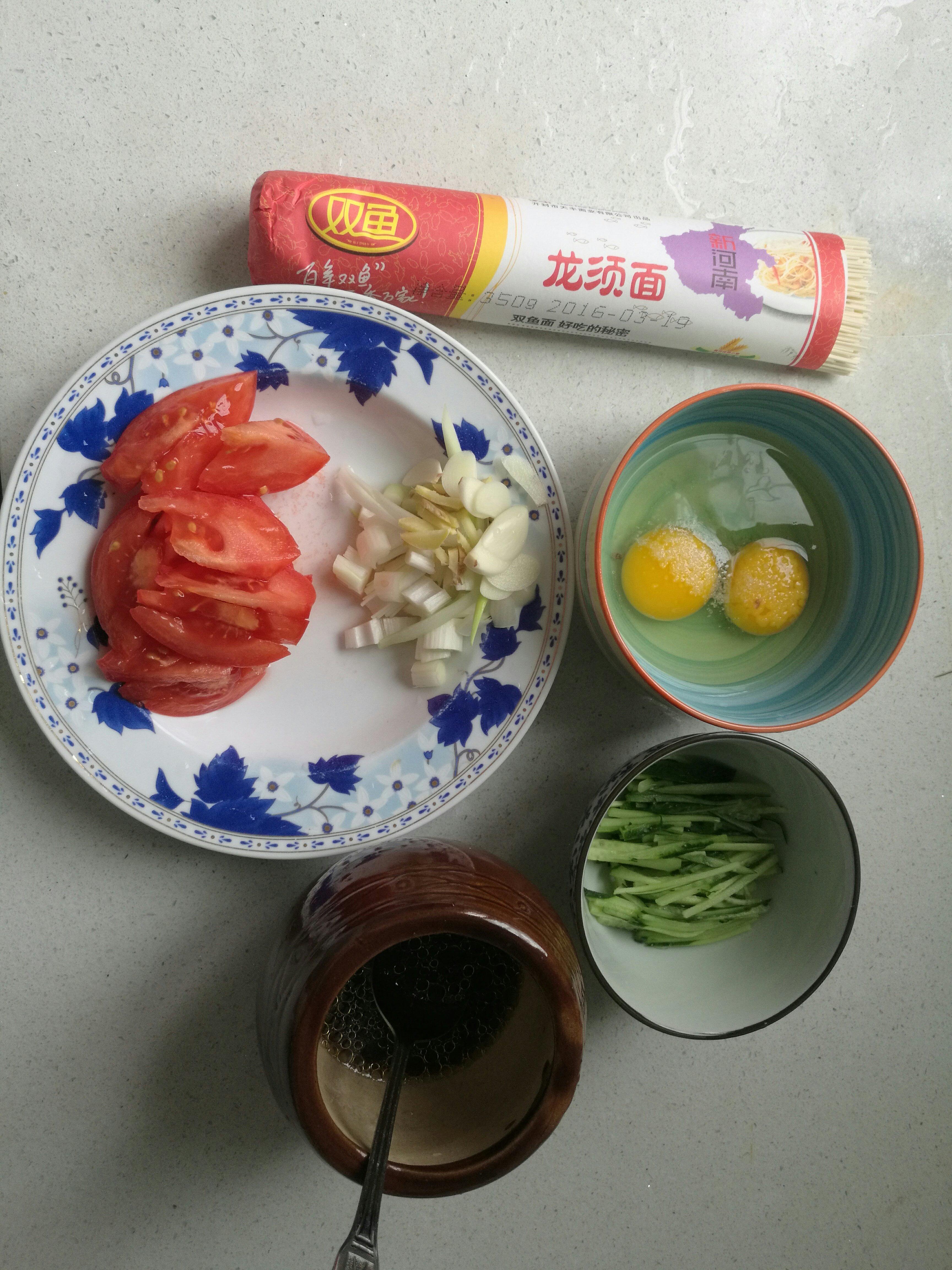 西紅柿雞蛋涼麪的做法 步骤1