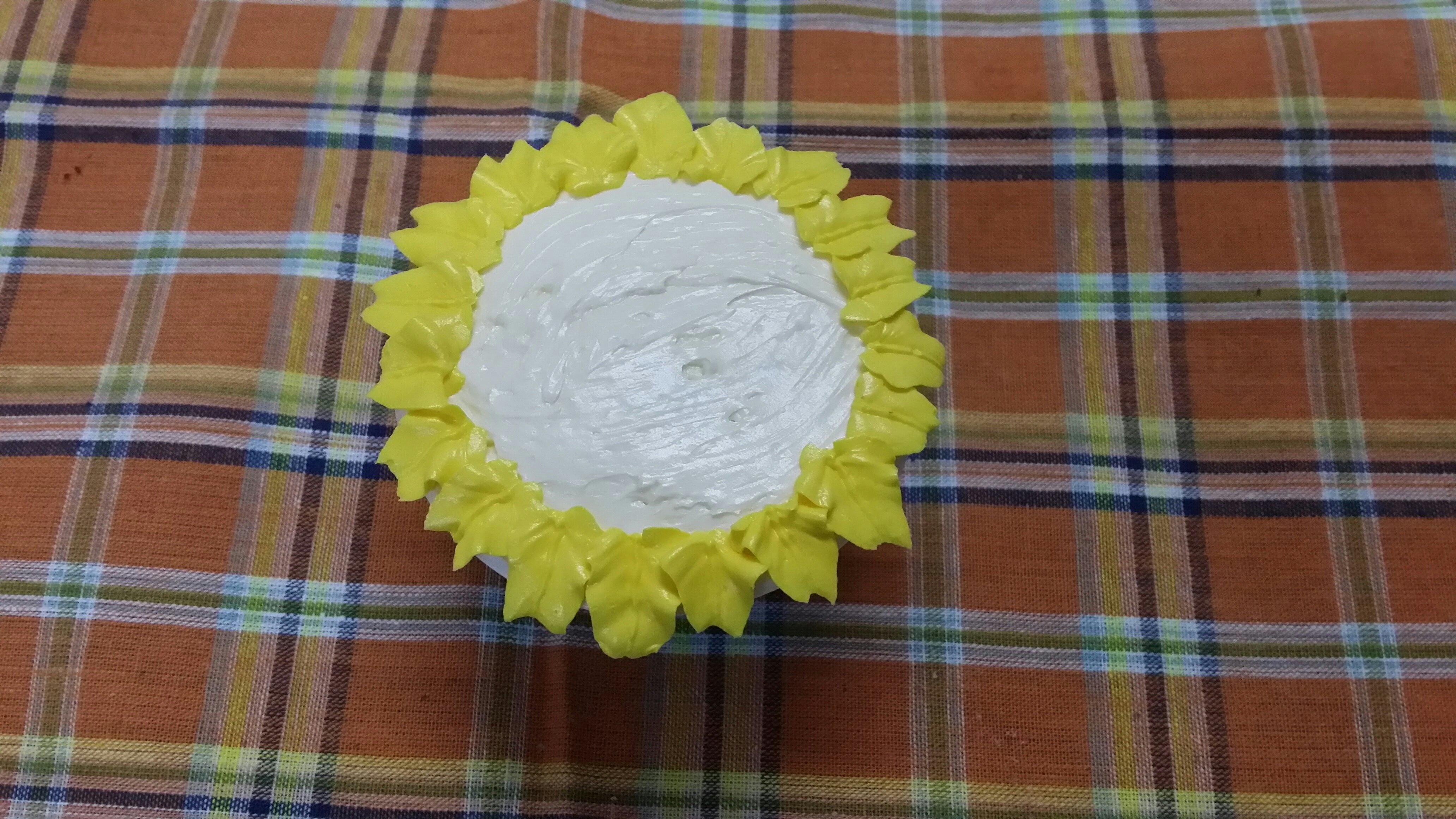 向日葵杯子蛋糕的做法 步骤3