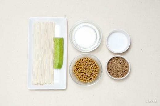 【韓食記】夏季特供健康料理--韓國豆漿冷麪 콩국수的做法 步骤1