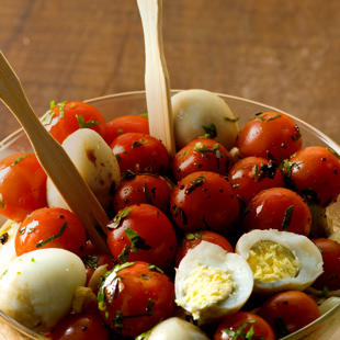 GALLO暖心小食——櫻桃番茄配鵪鶉蛋的做法 步骤1