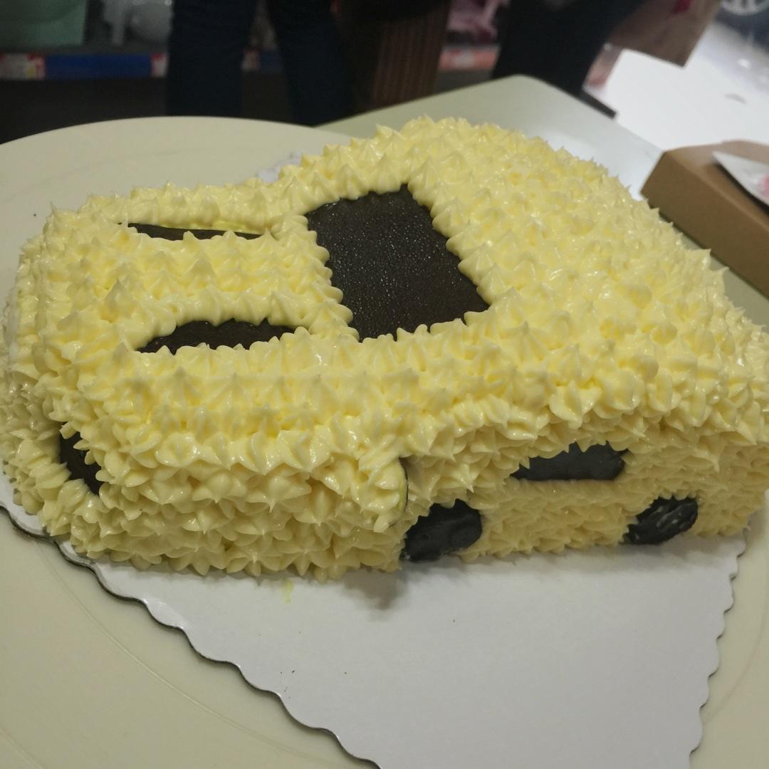 6寸大黃蜂汽車蛋糕的做法 步骤1