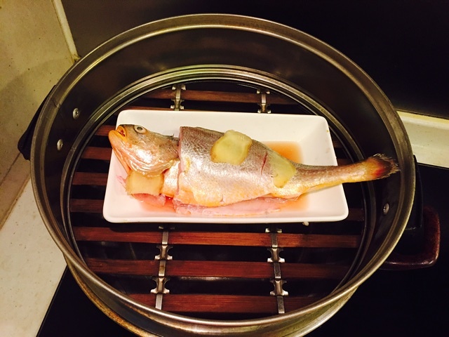 清蒸黃魚（世界上最簡單的菜）的做法 步骤2