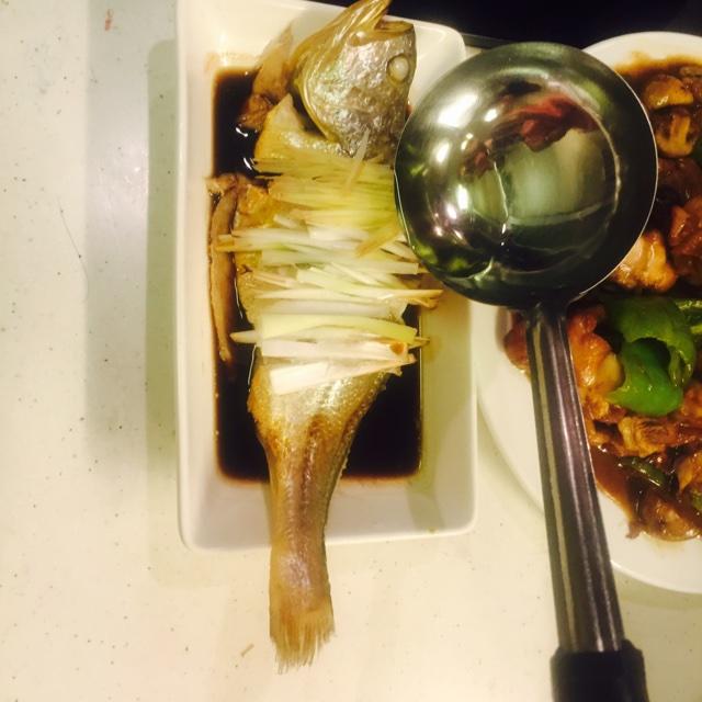 清蒸黃魚（世界上最簡單的菜）的做法 步骤5