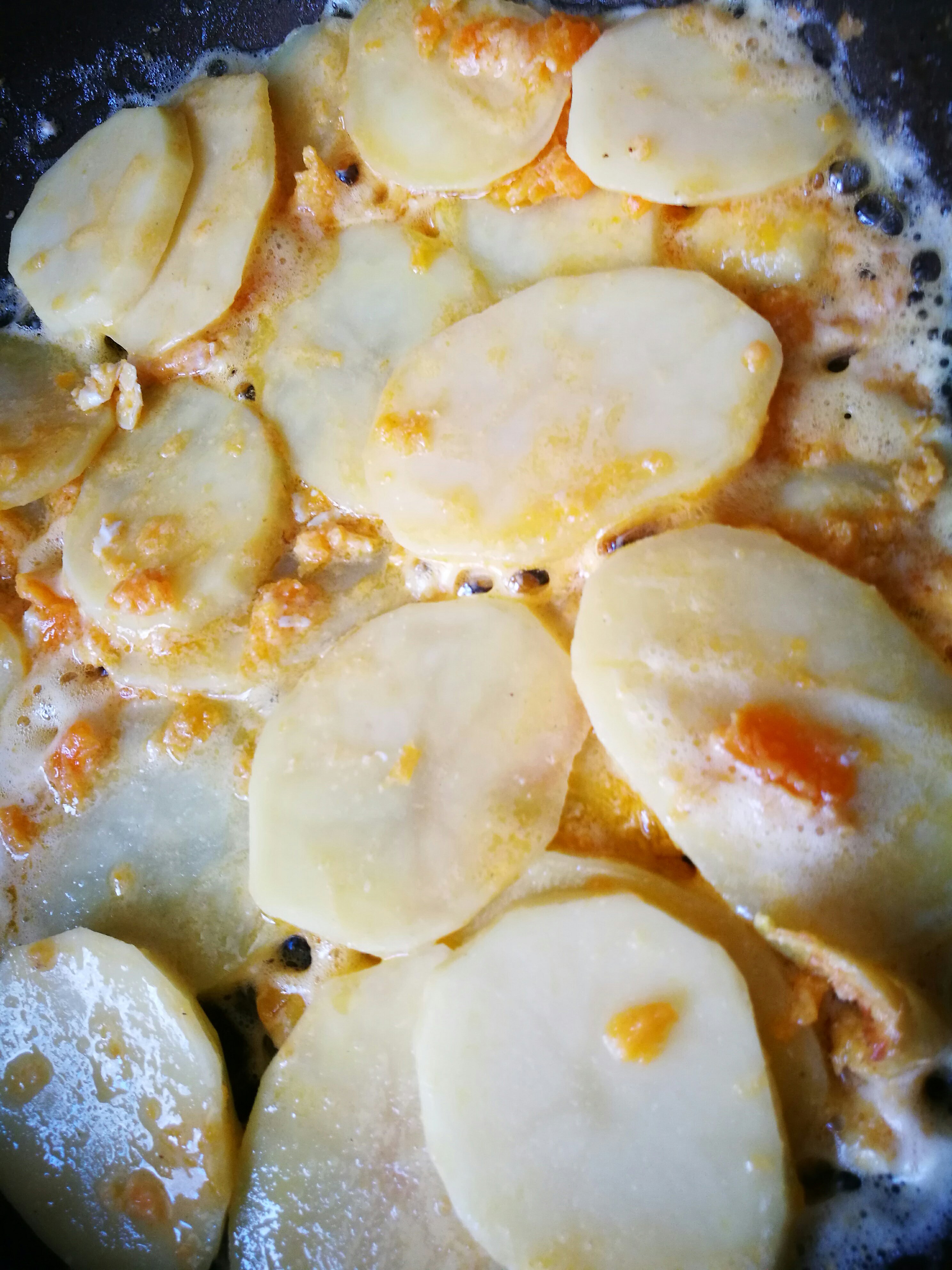 鹹蛋黃煎土豆片的做法 步骤5