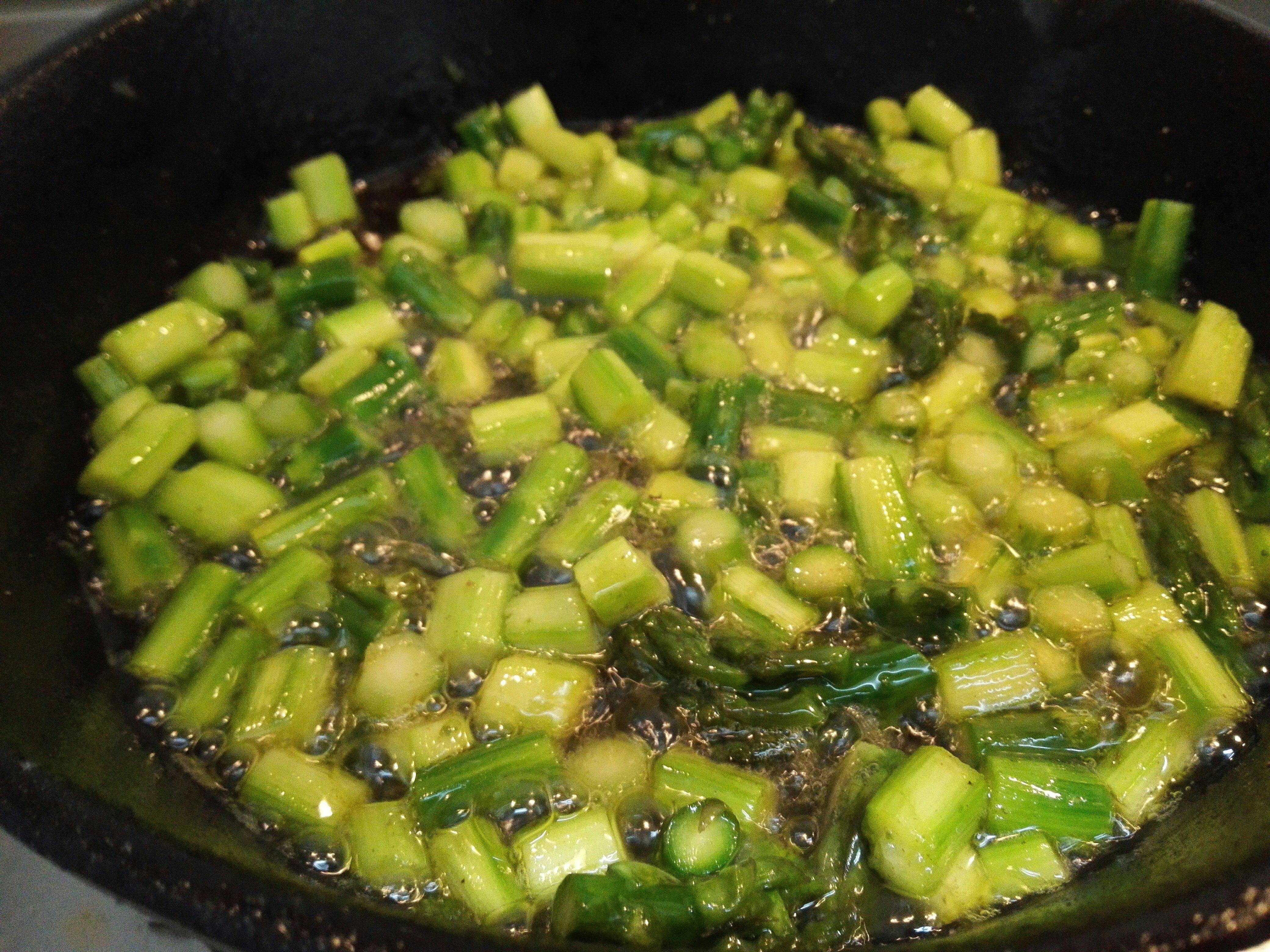 蘆筍蔬菜土豆沙拉（沙拉醬的完美替代方法）的做法 步骤3