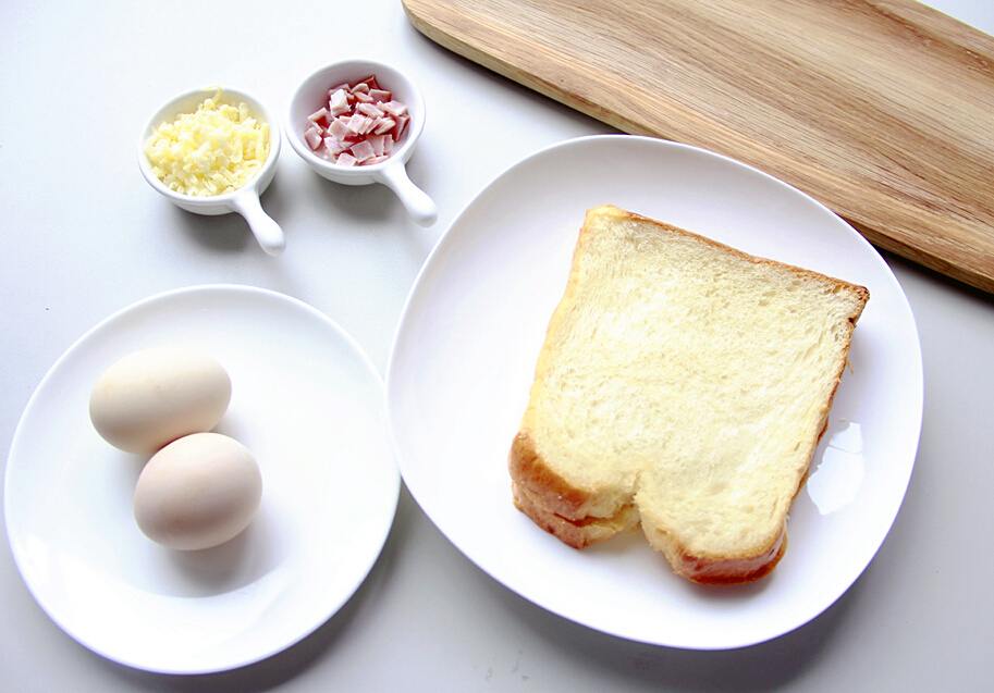 15分鐘搞定一道烤箱菜丨快手美味早餐：雞蛋芝士烤土司的做法 步骤1