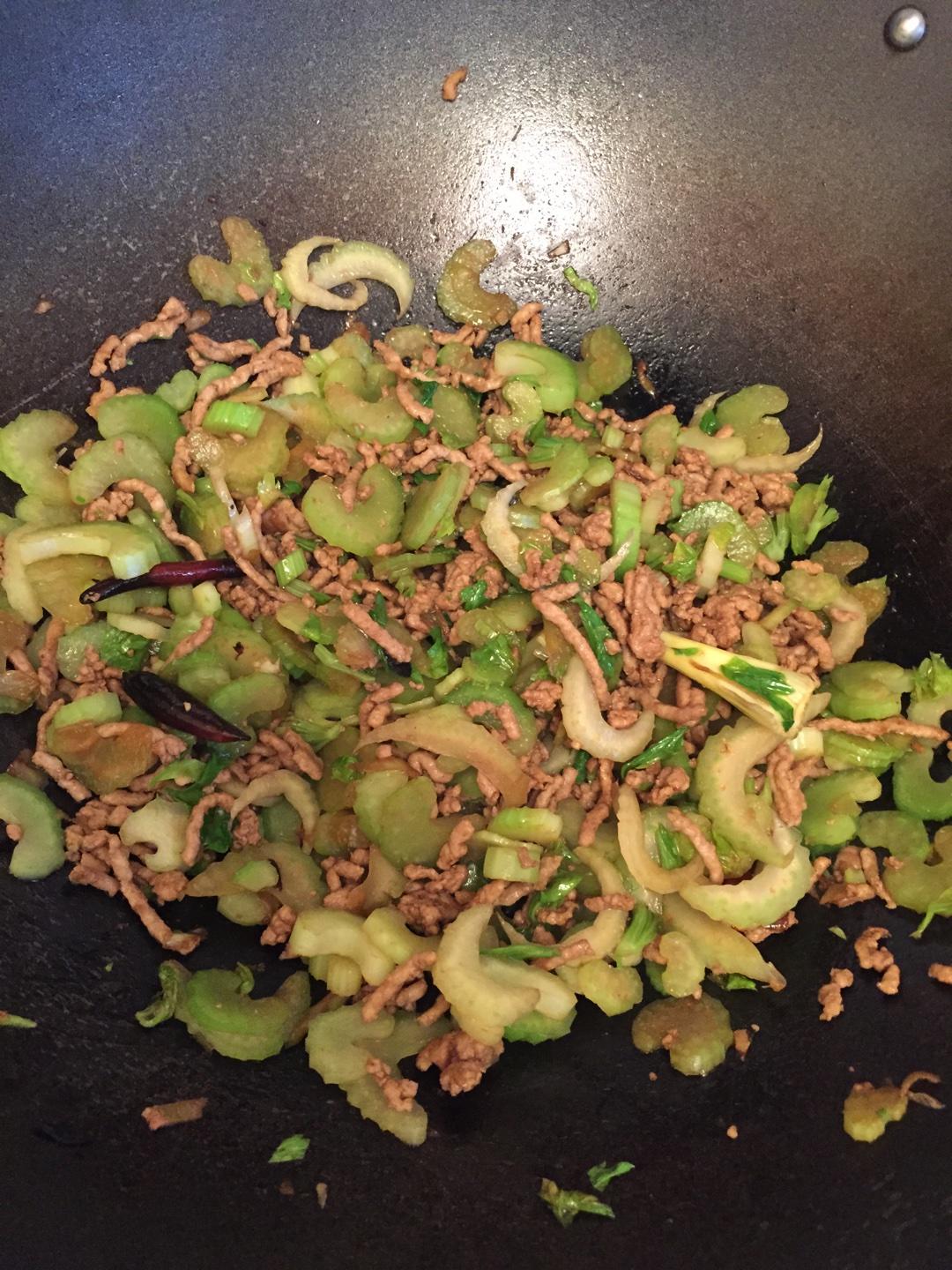 小辣椒肉沫芹菜-超級下飯的做法 步骤3