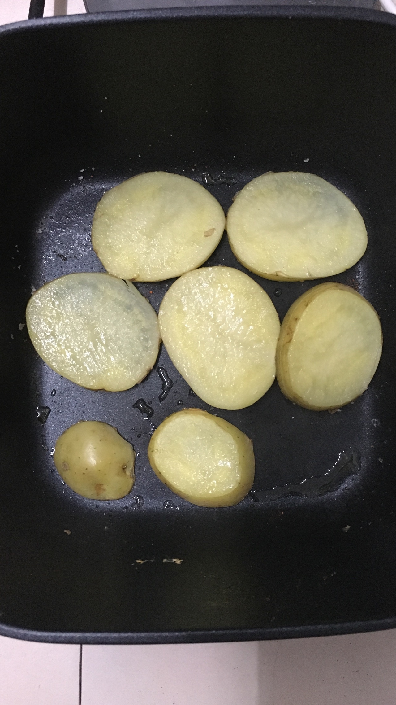 炕土豆（宿舍簡易版）的做法 步骤2