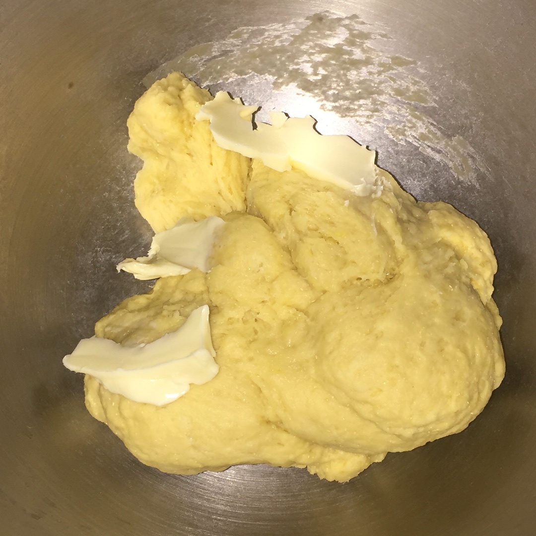 香軟的紅豆沙麪包圈～淡奶油直接法的做法 步骤2
