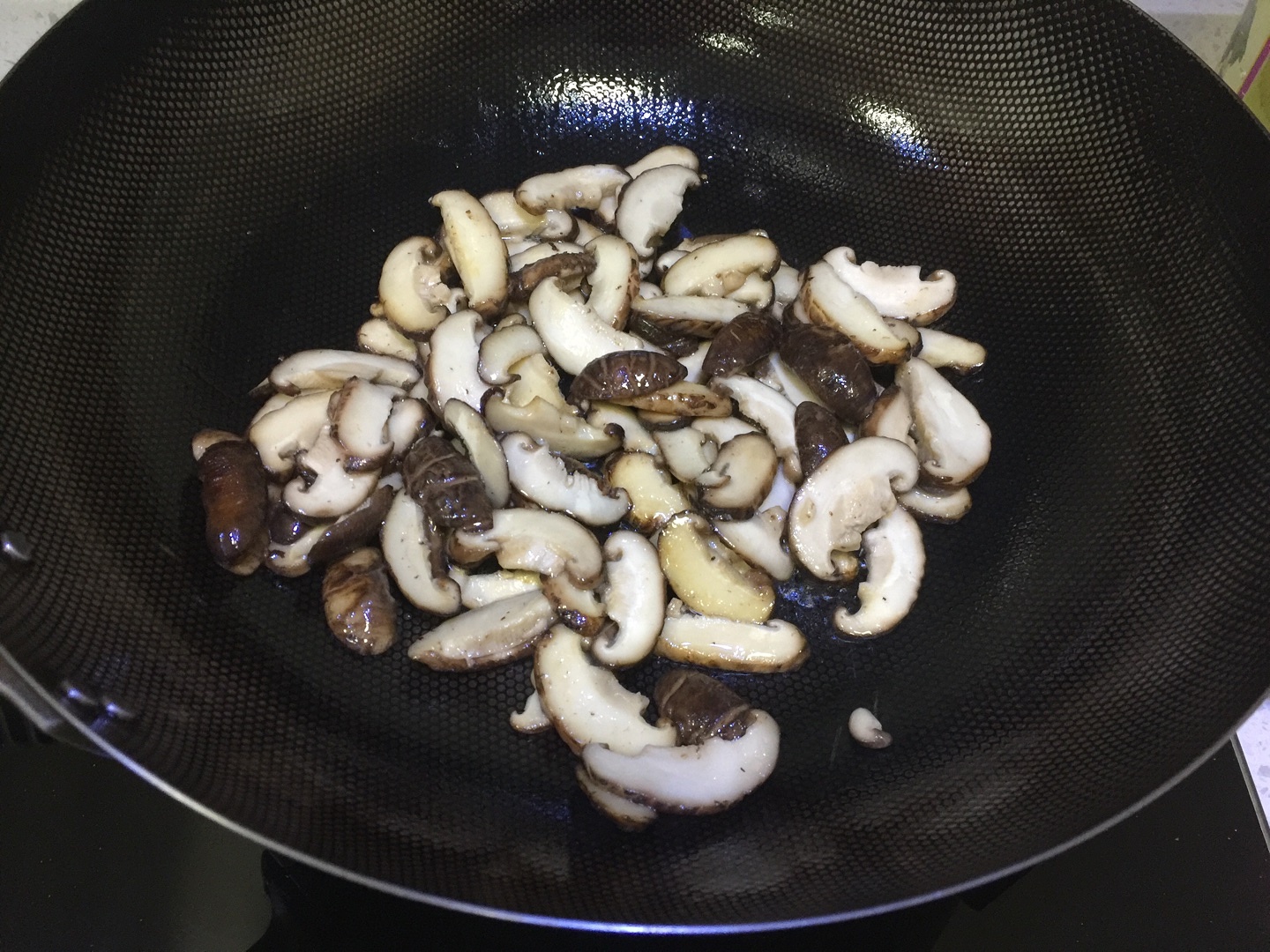 香菇蝦皮炒飯的做法 步骤2