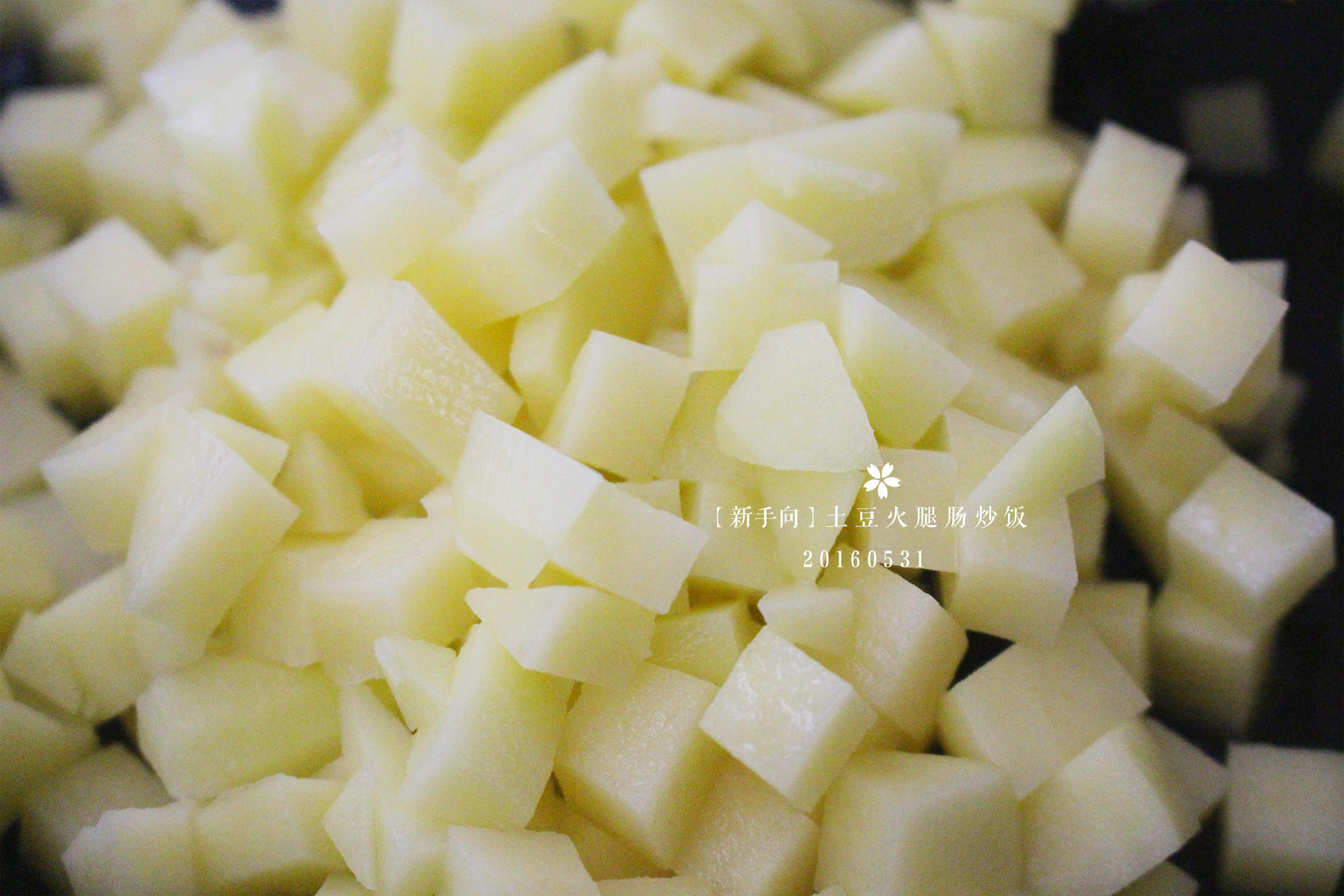 【新手向】土豆火腿腸炒飯的做法 步骤1