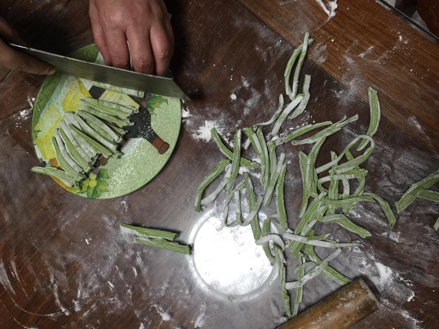 菠菜面（蔬菜面）手工版的做法 步骤6