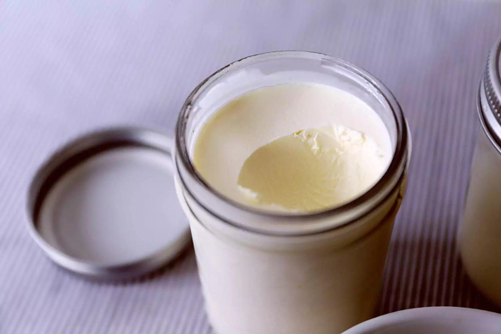 香醇濃厚的酸乳酪 完勝老酸奶 （不用酸奶機也可以完成）的做法 步骤5