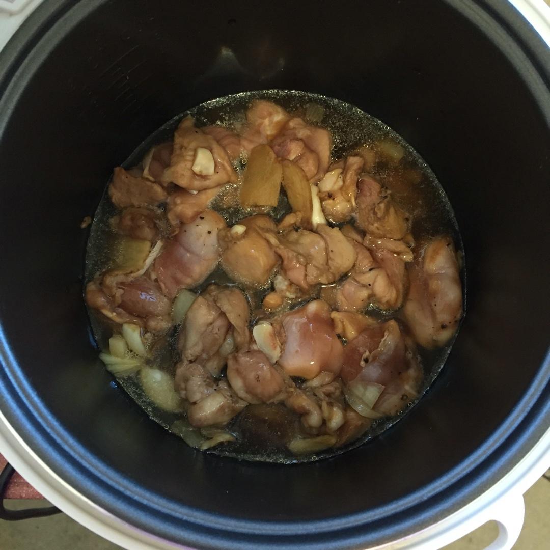 電飯鍋燜雞腿肉飯的做法 步骤1