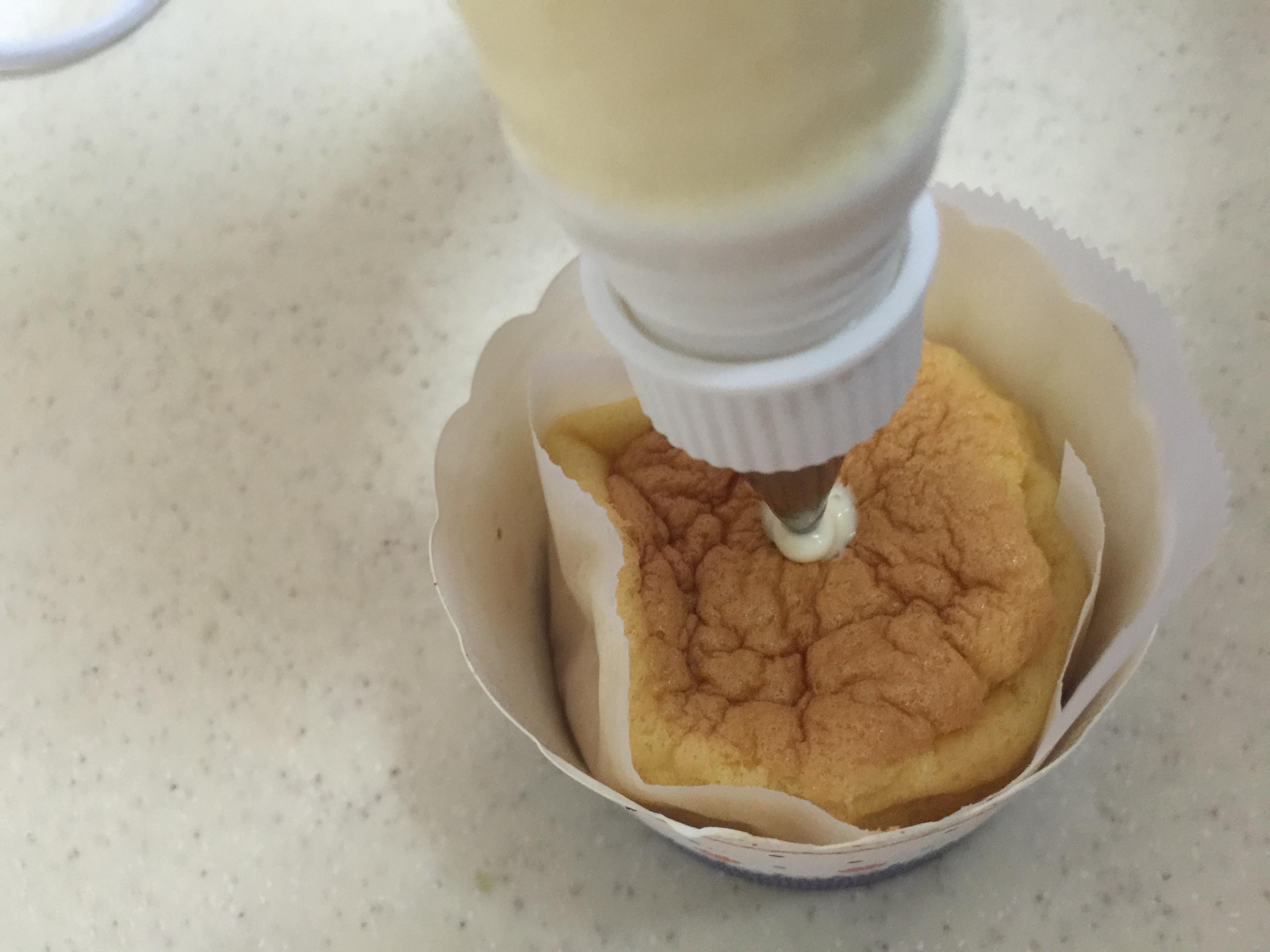 北海道蜂蜜海綿杯子蛋糕的做法 步骤18