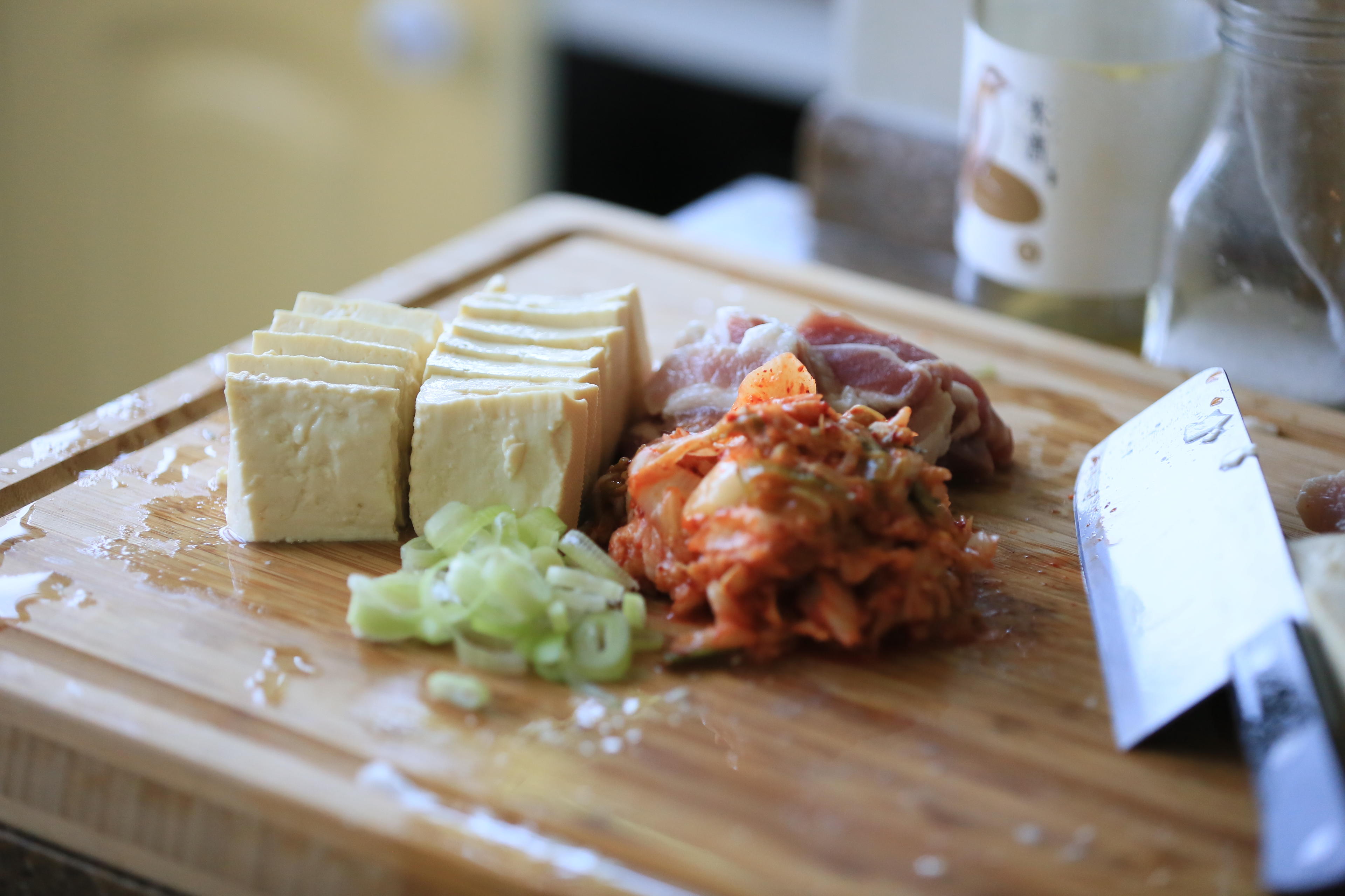 【一道菜解決一頓飯】韓式泡菜燉豆腐的做法 步骤1