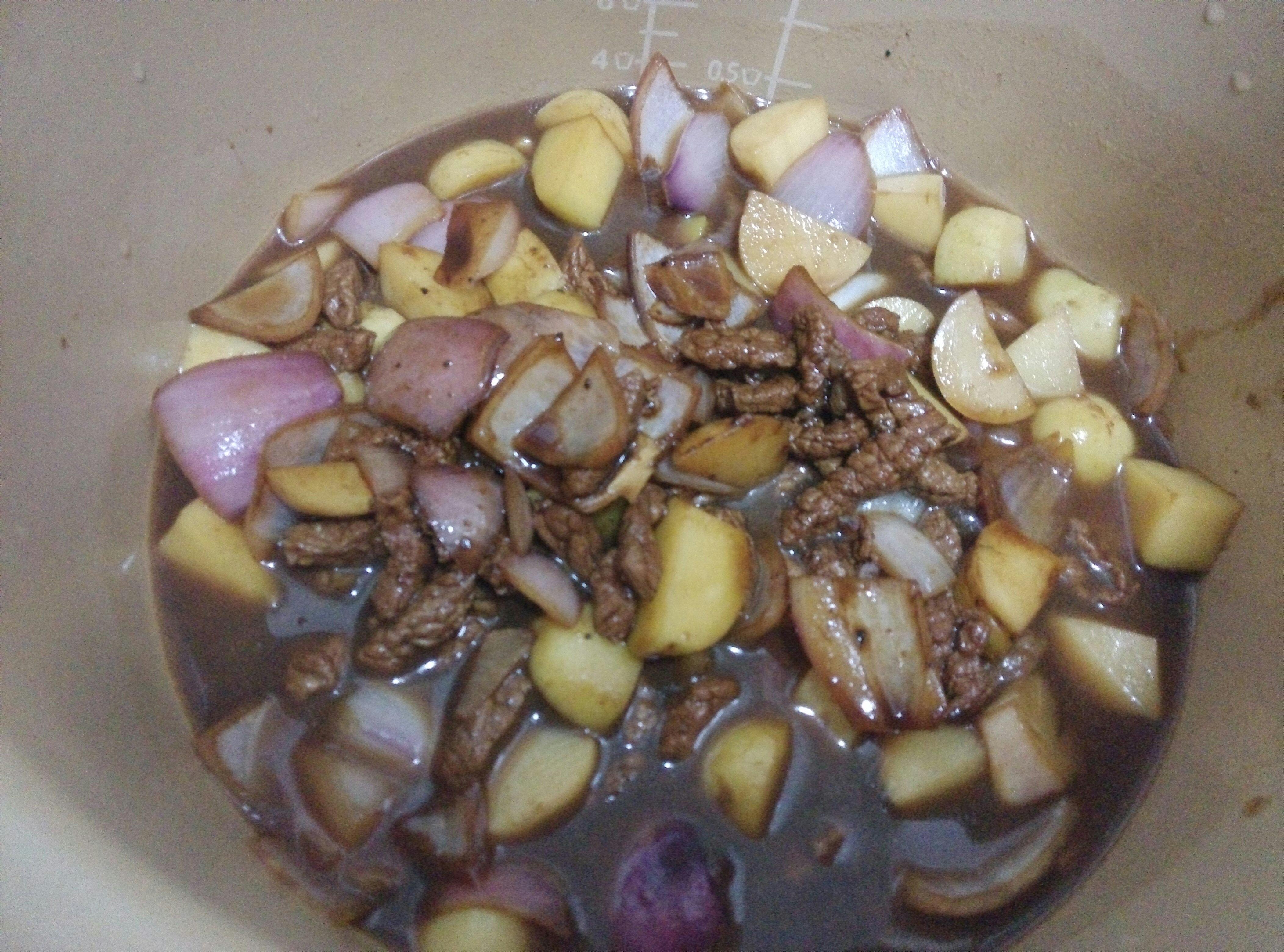 黑椒牛柳土豆燜飯的做法 步骤4