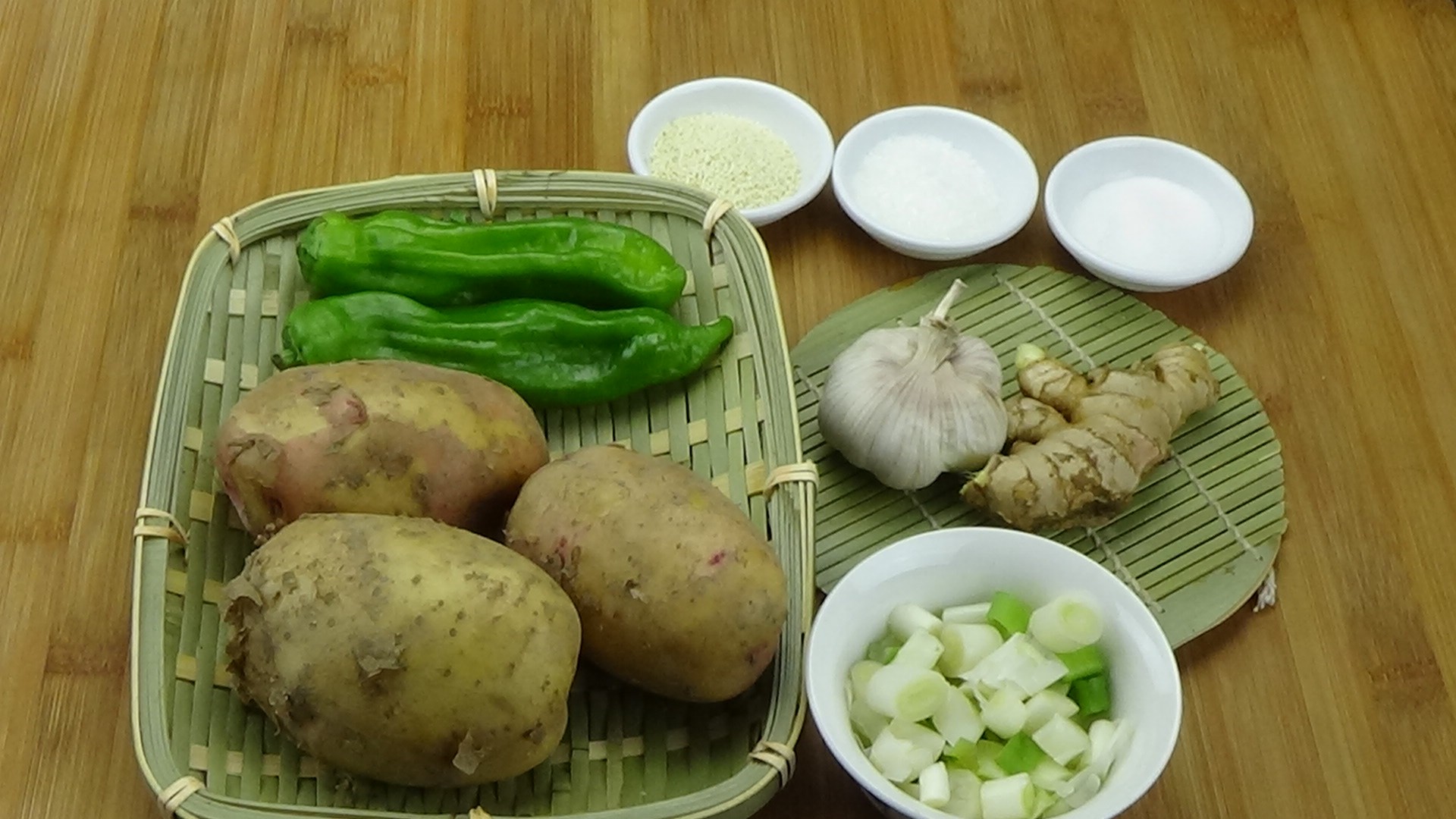 青椒土豆絲 懶廚家常小炒的做法 步骤1