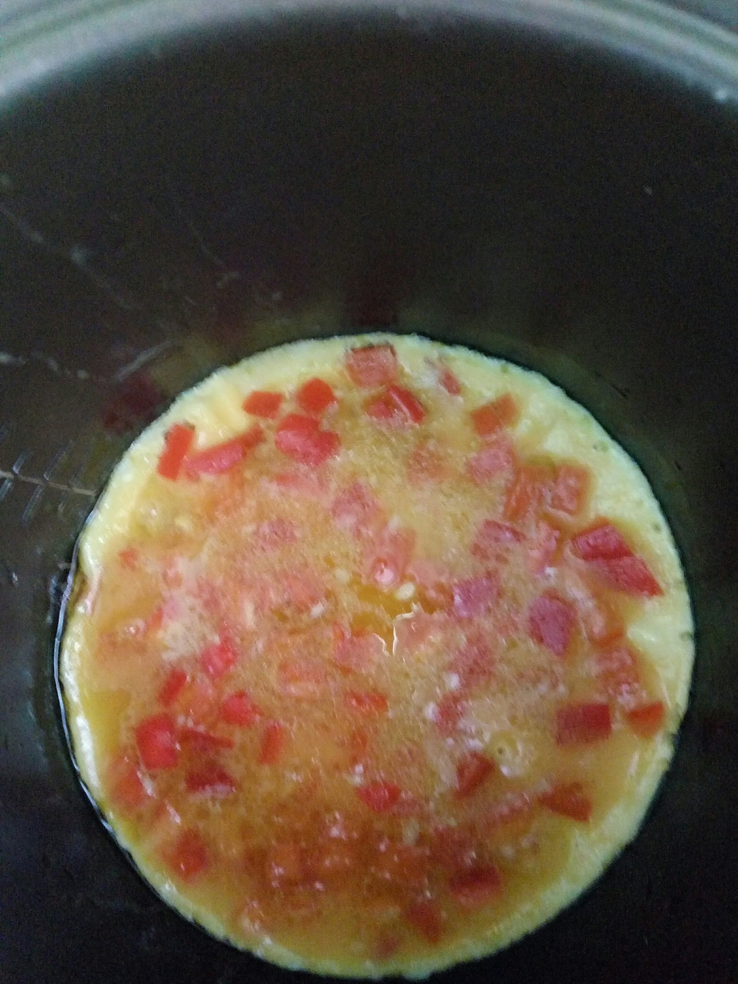 一人食之蒜紅莧菜、紅椒炒蛋、煎艾草餈粑、水果沙拉的做法 步骤5