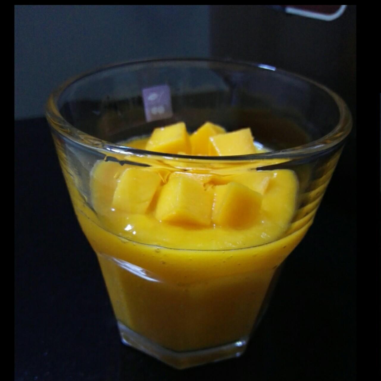 鮮榨芒果汁的做法 步骤2