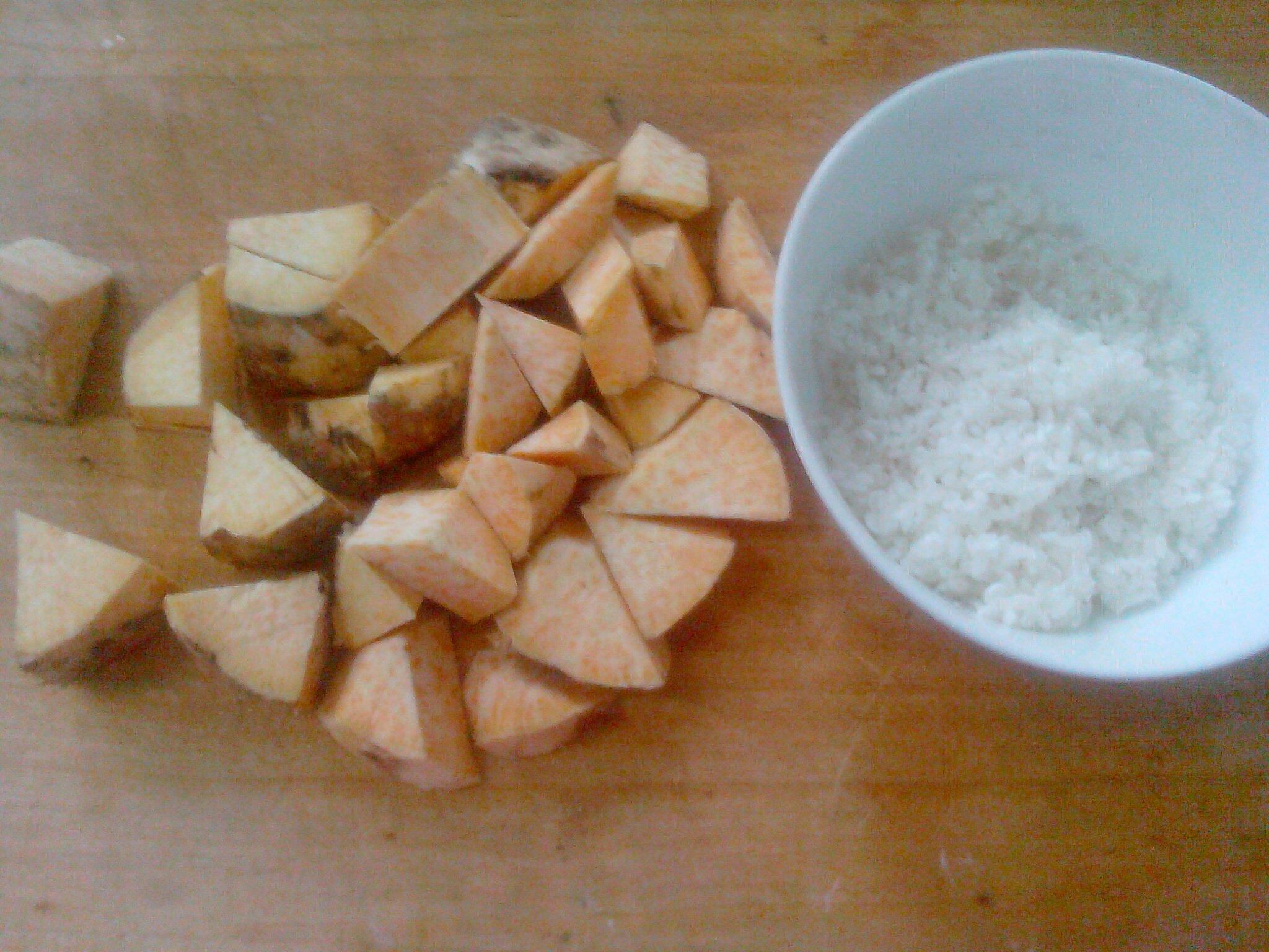 大米地瓜粥的做法 步骤1