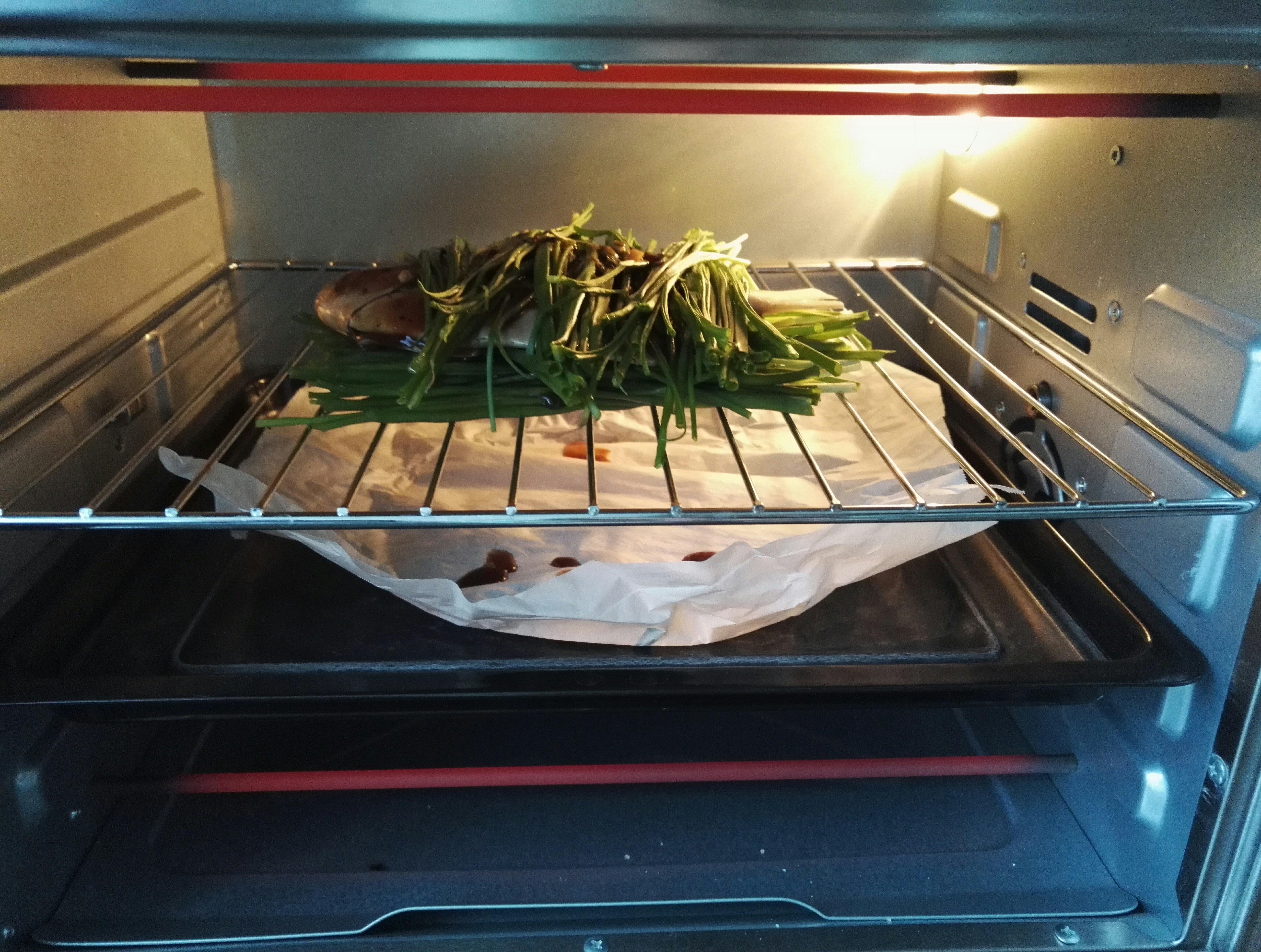 蔥烤鯧魚的做法 步骤3