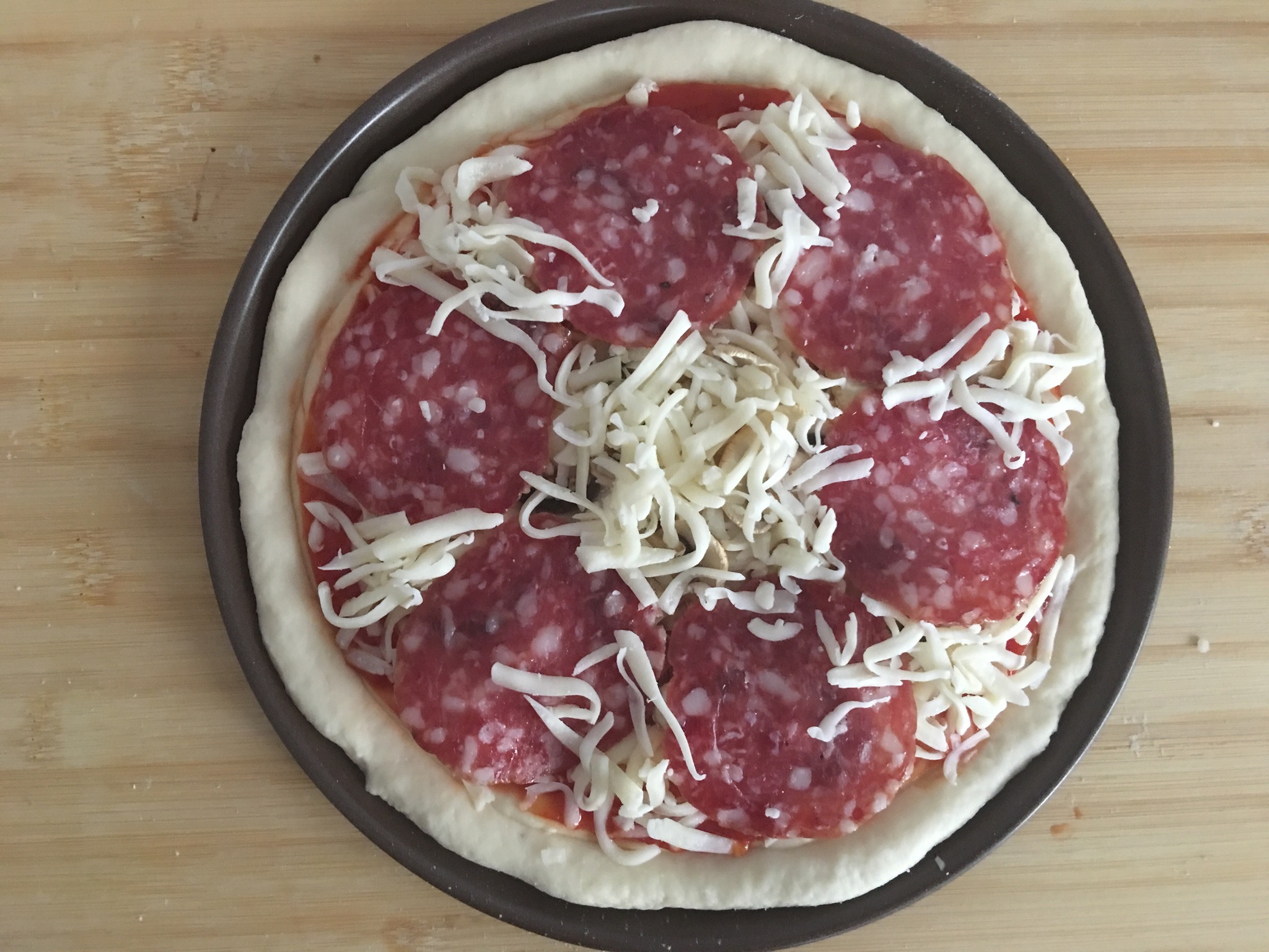 薩拉米披薩--簡單的食材一樣好吃的做法 步骤7