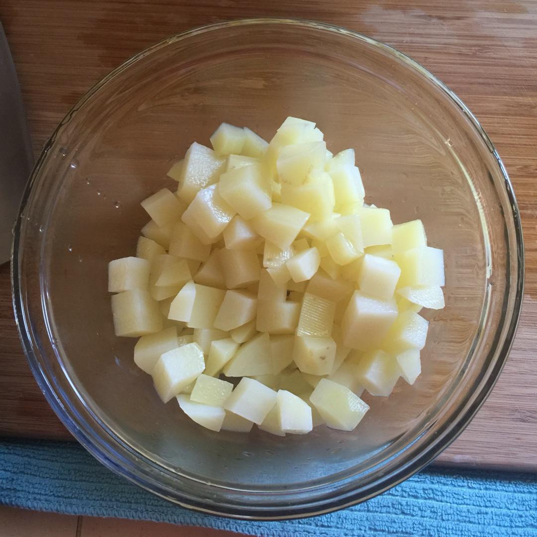 超級好吃蘋果雞蛋土豆沙拉！的做法 步骤1